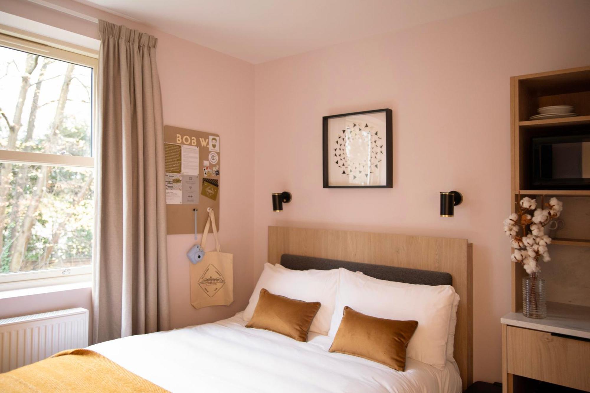 Bob W Holland Park Apartahotel 3*