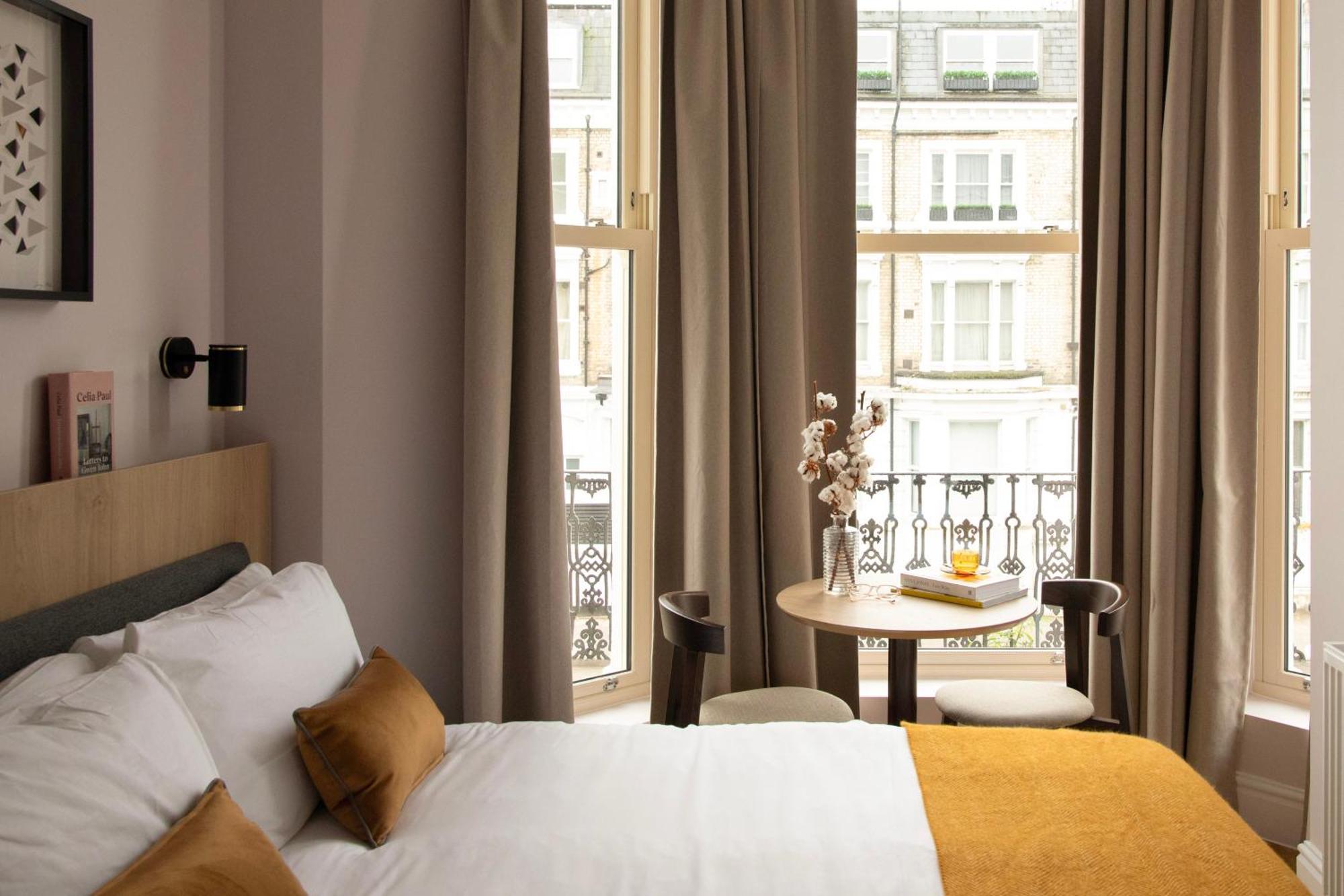Apartahotel Bob W Holland Park 3*