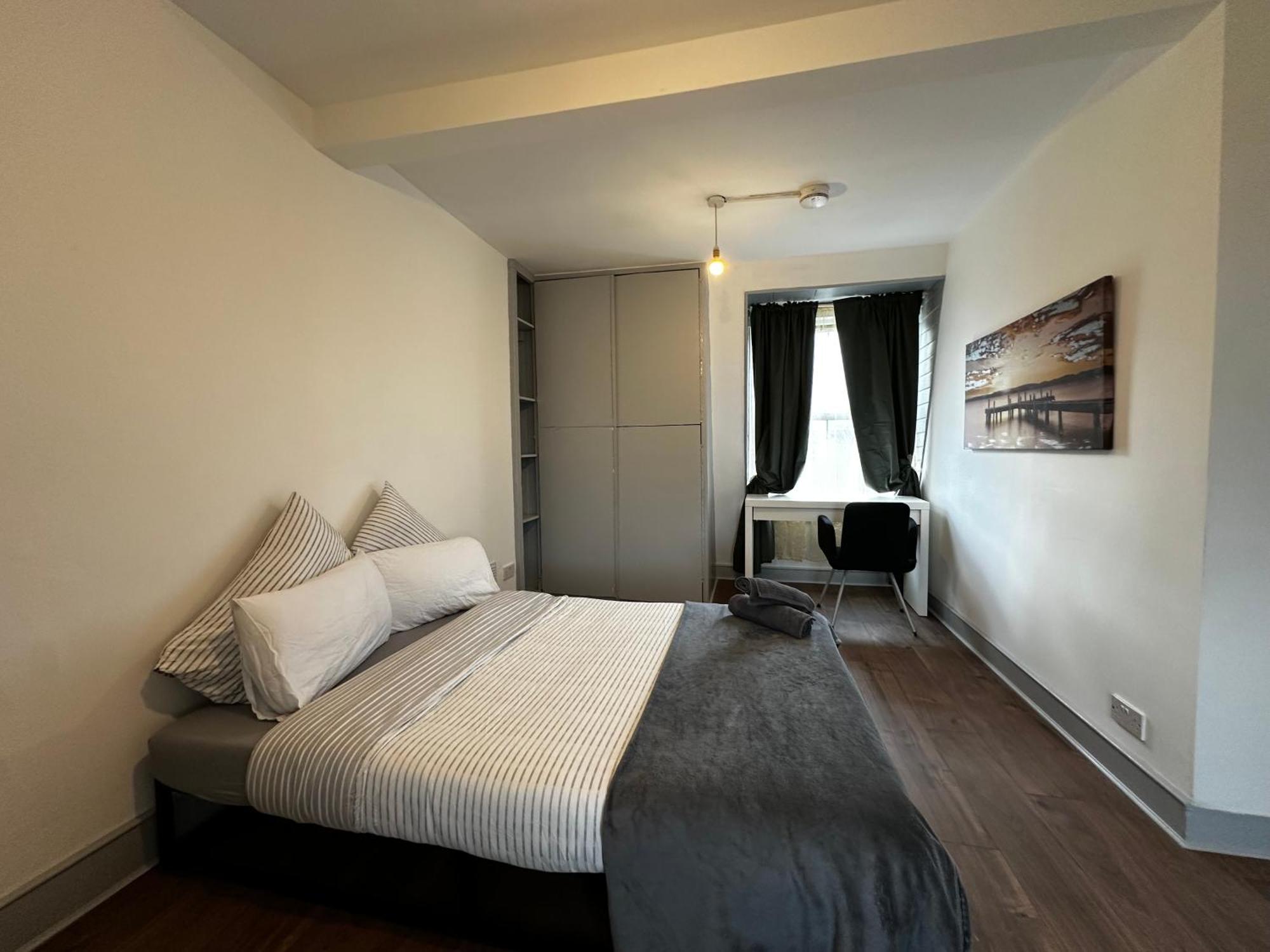 Séjour chez l'habitant Mileend 4 Large Master Bedroom *