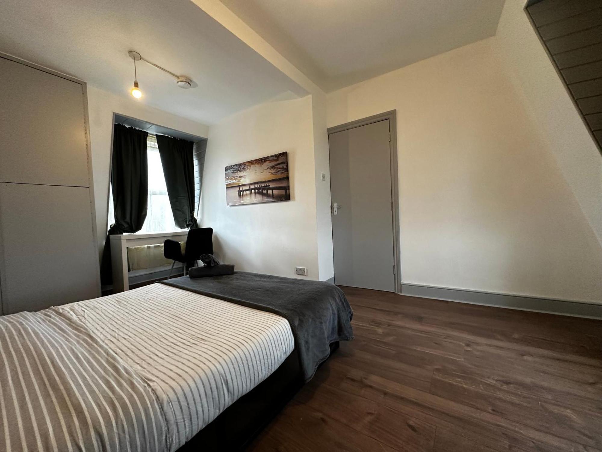 Mileend 4 Large Master Bedroom Séjour chez l'habitant Londres