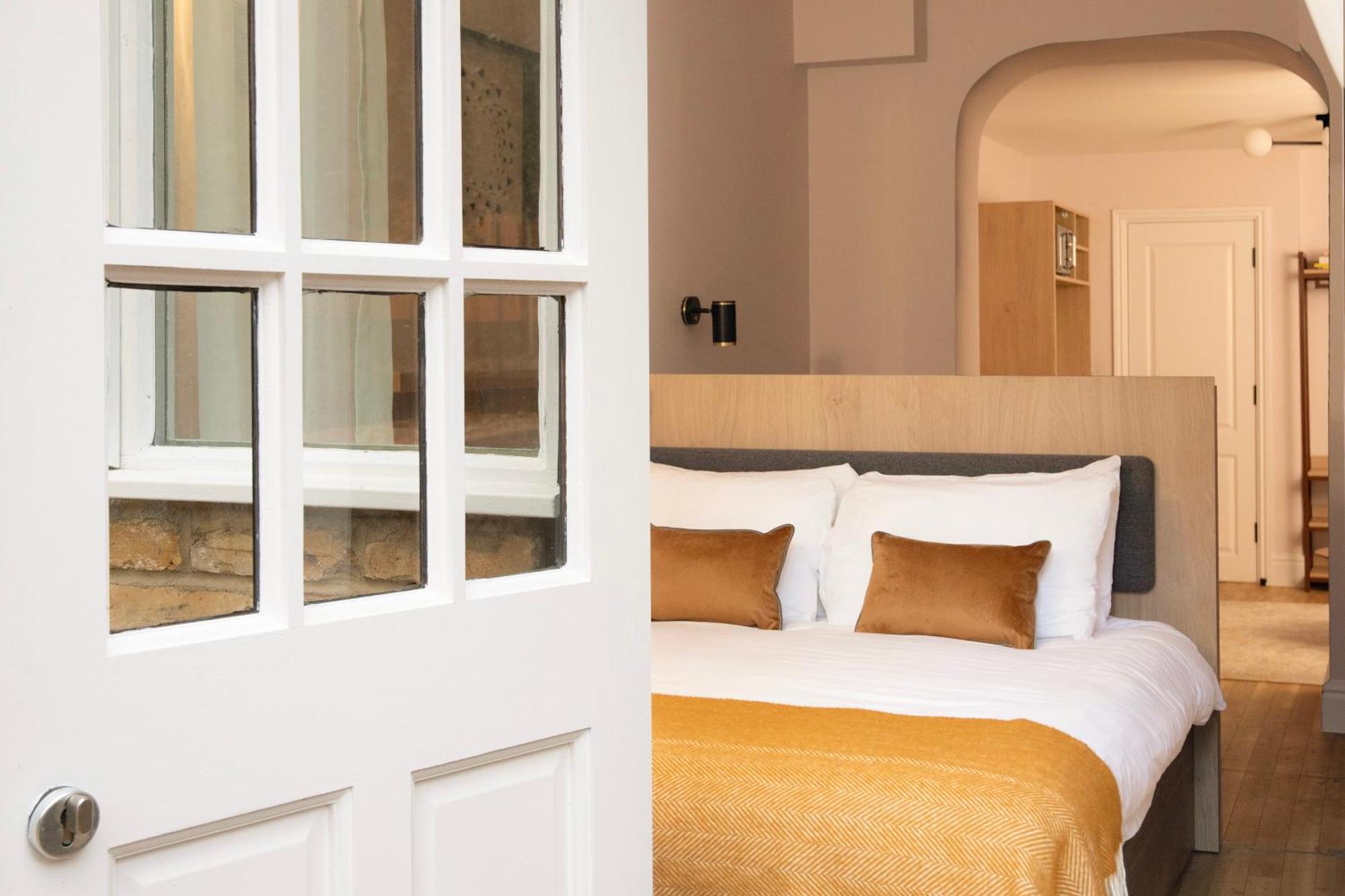 Bob W Holland Park Apartahotel 3*