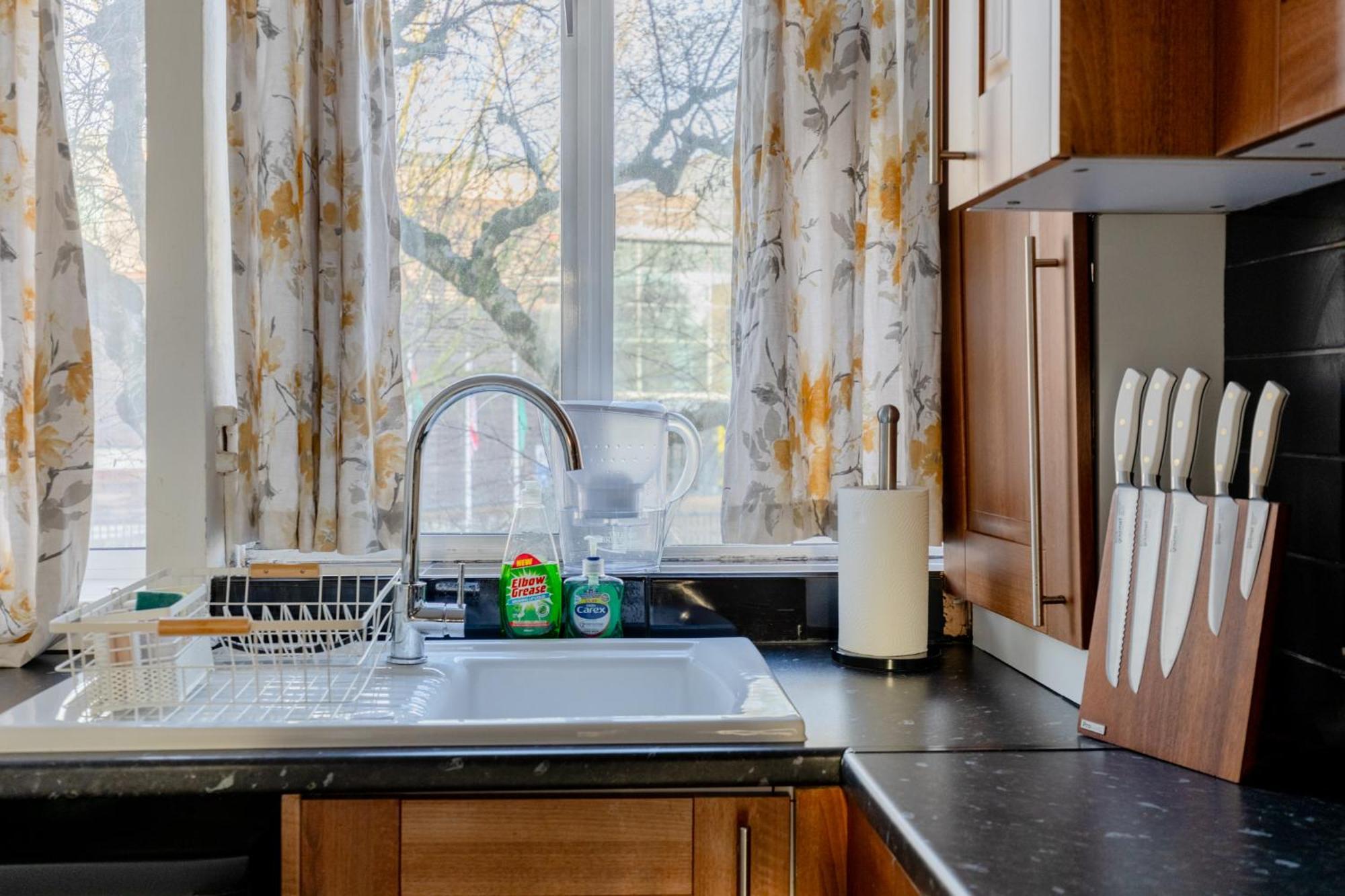 Quaint 1bd Flat With Balcony In Maida Vale Appartement