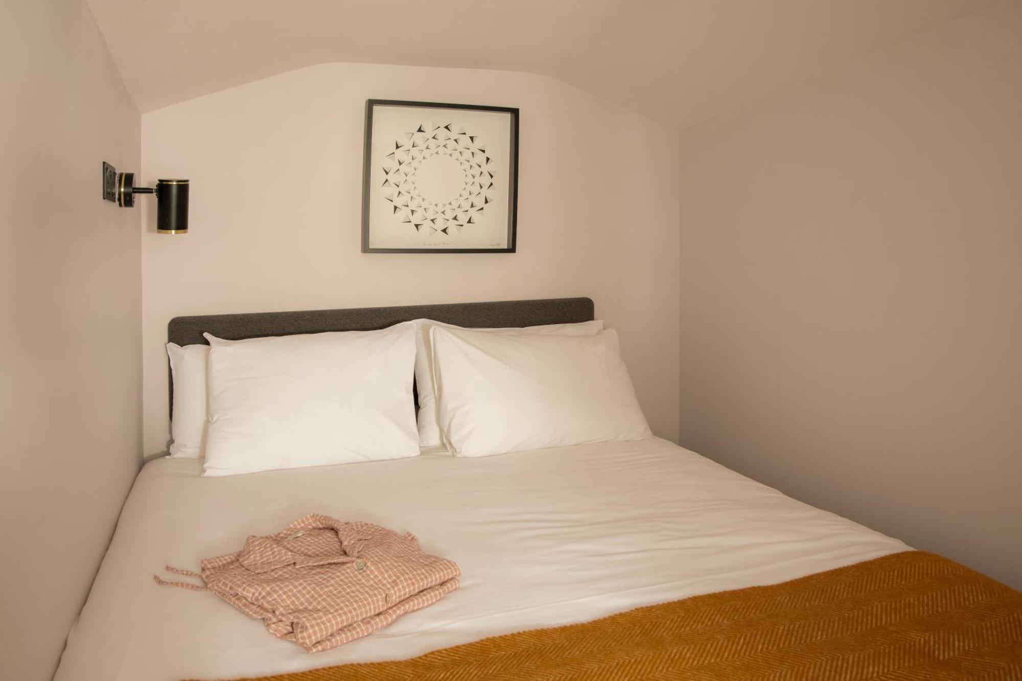 Bob W Holland Park Apartahotel 3*