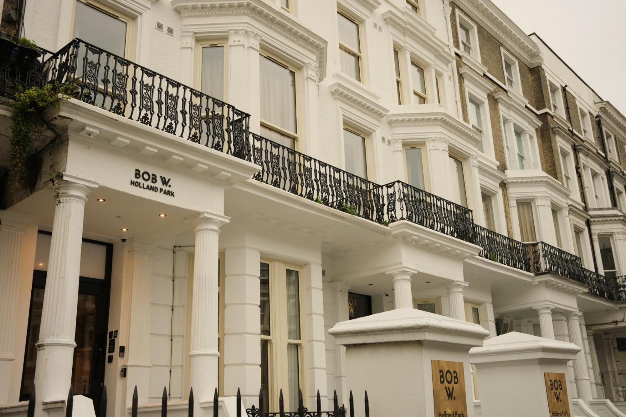 Bob W Holland Park Apartahotel 3*