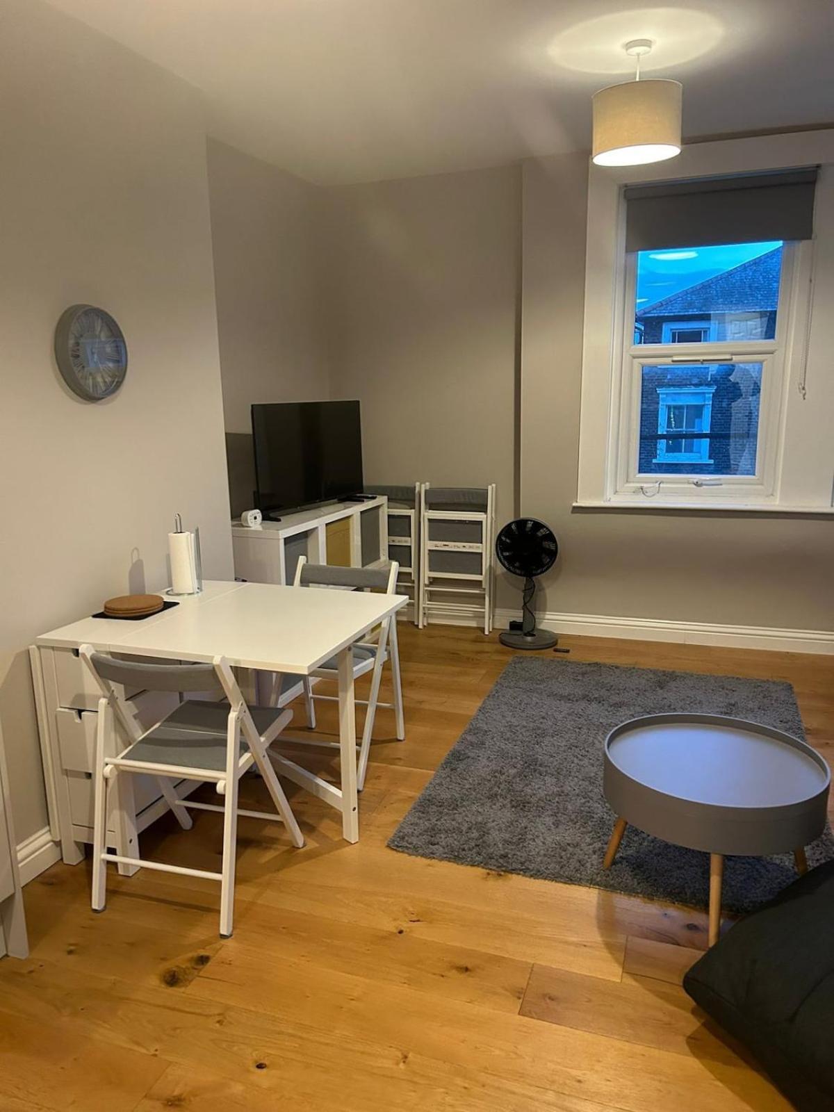 Apartment Forest Hill 1-bed 2 Mins Station London