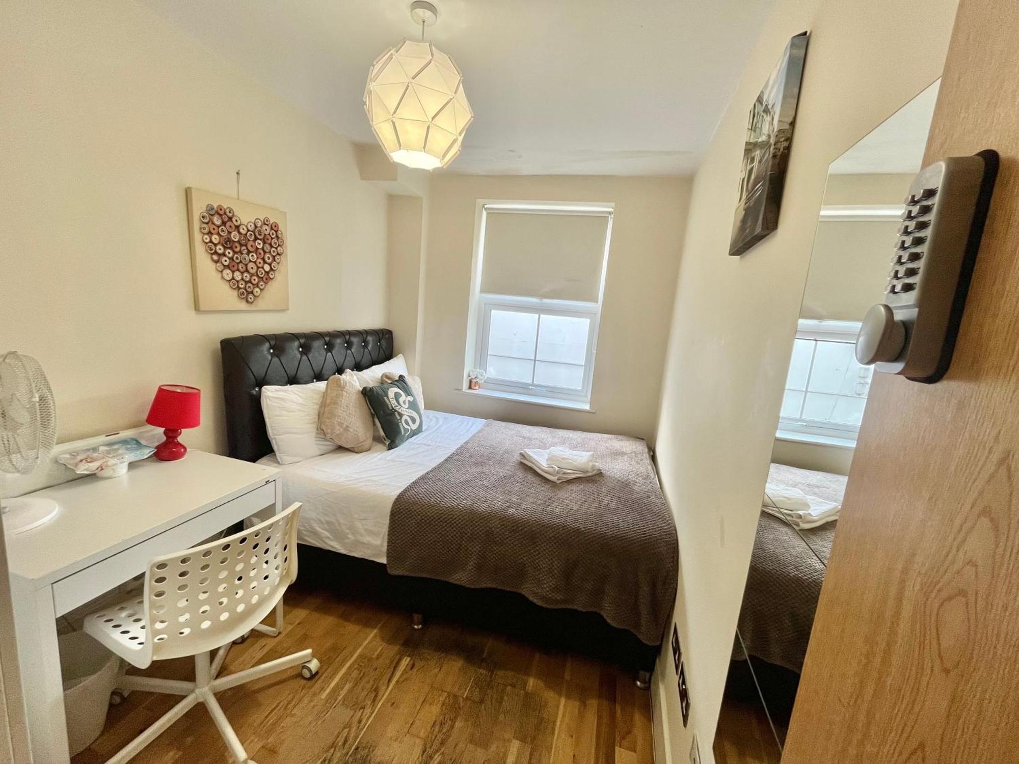 Euston Private Bedrooms 161 Flat3 Habitación en casa particular Londres