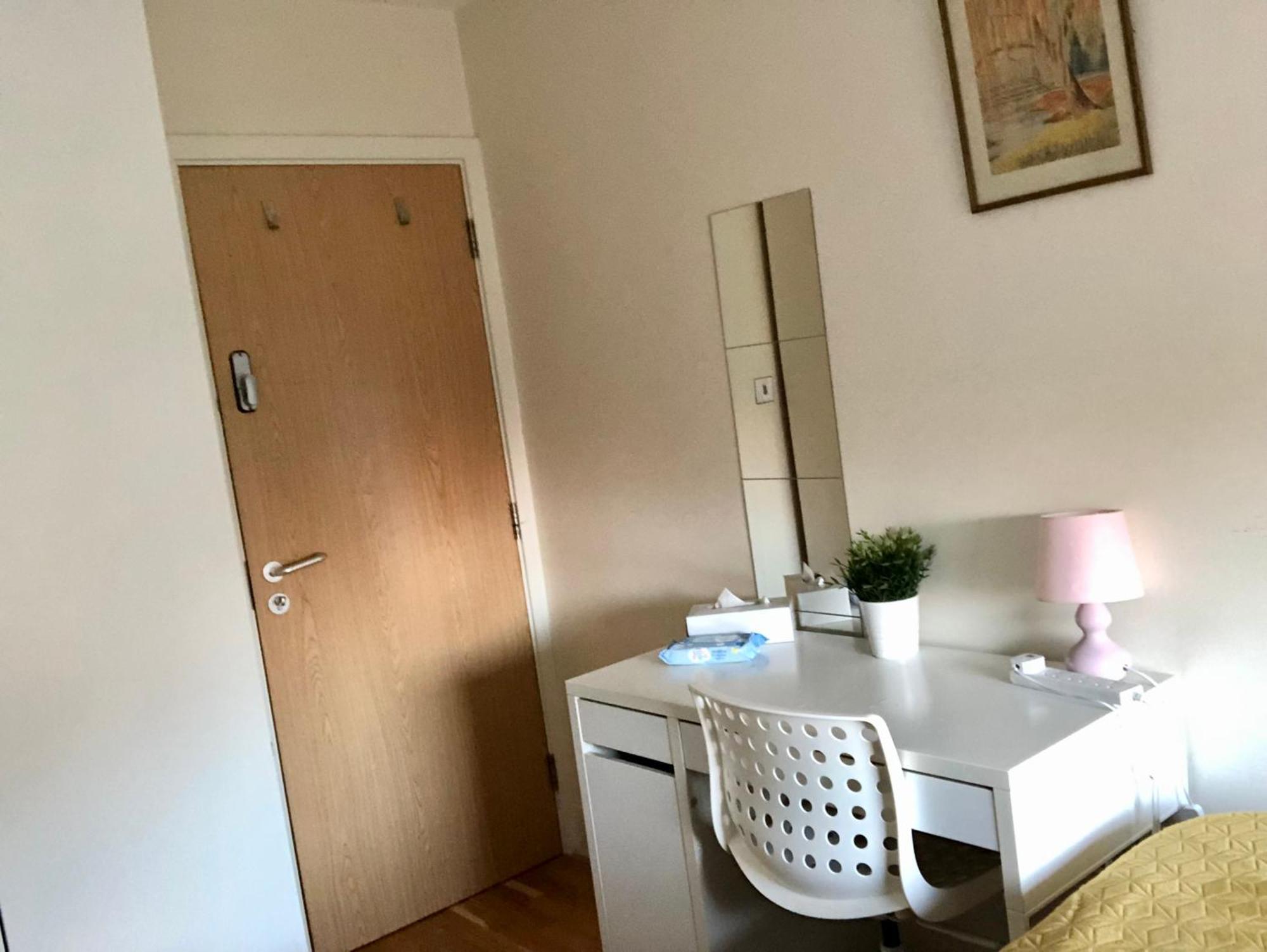 Euston Private Bedrooms 161 Flat3 Habitación en casa particular Londres