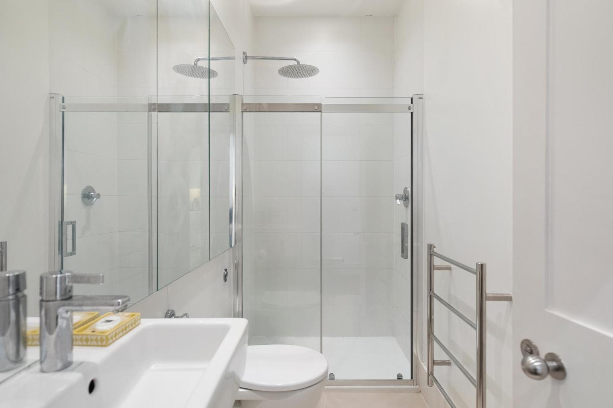 Modern Two Bed Two Bath Flat In Kensington - Knightsbridge * Londen