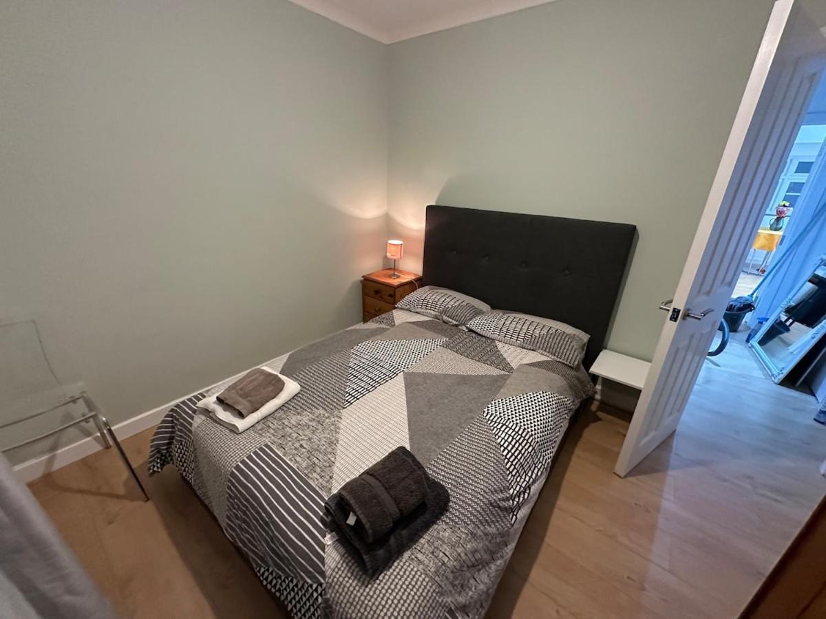 Newly Refurbished Two Bedrooms Flat Londres