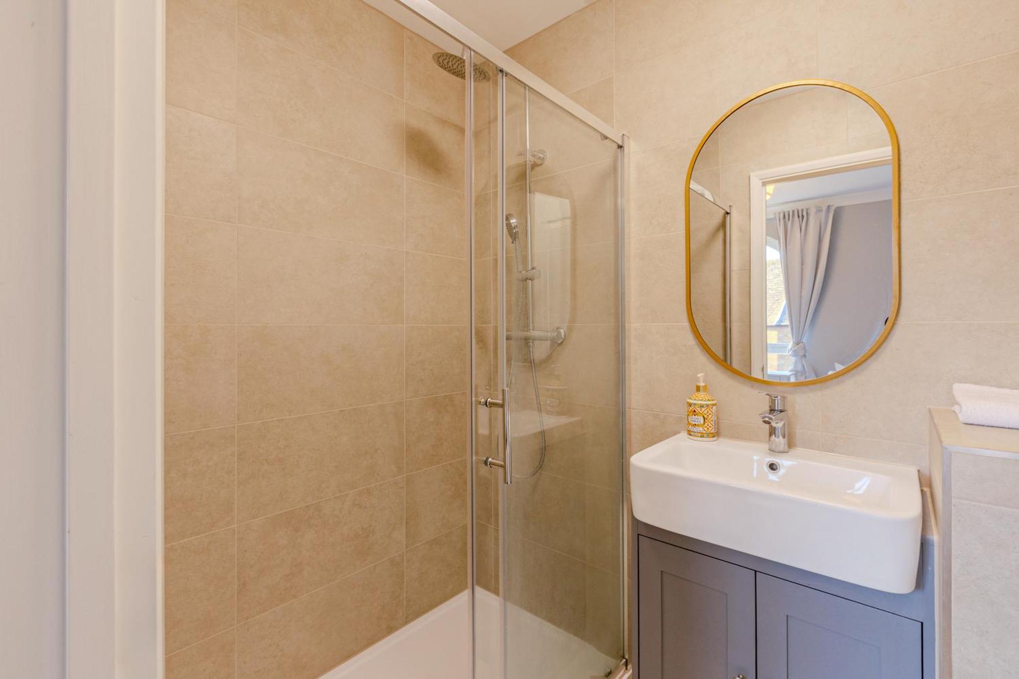 4br 4-floor House, W Patio, 10 Min Wapping Station * Londres