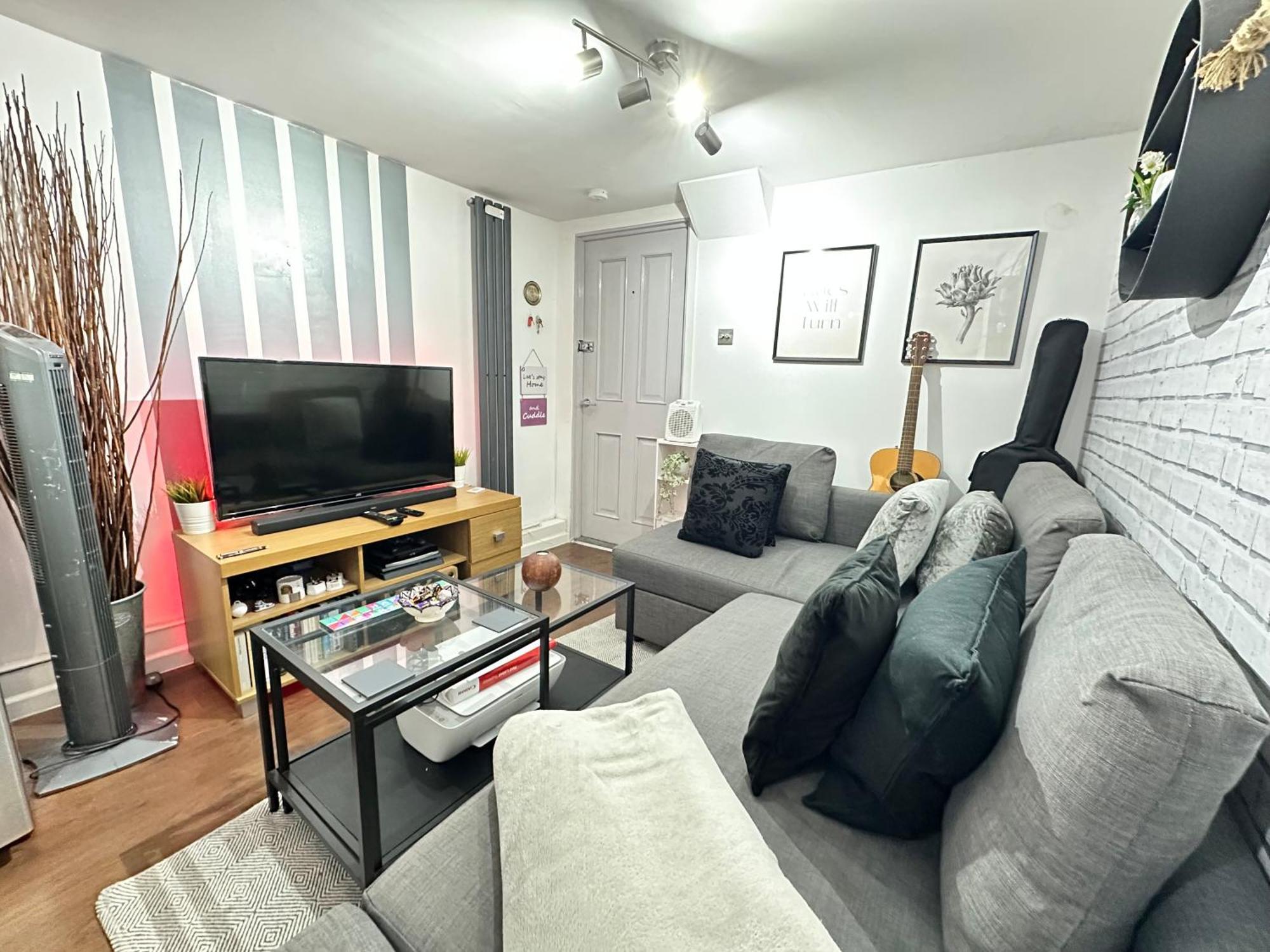 Cozy Modern In The Heart Of Hébergement de vacances