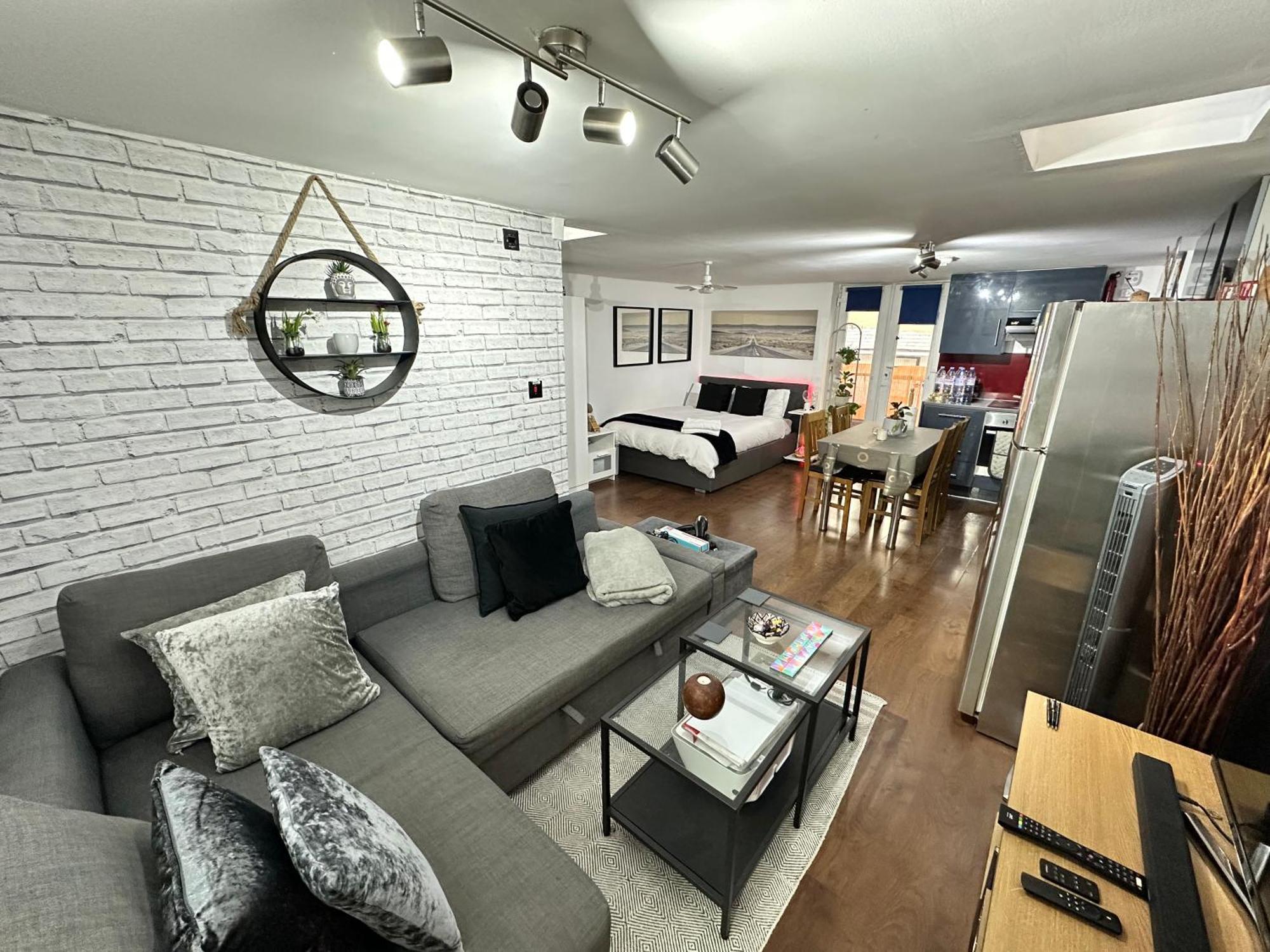Cozy Modern In The Heart Of Hébergement de vacances