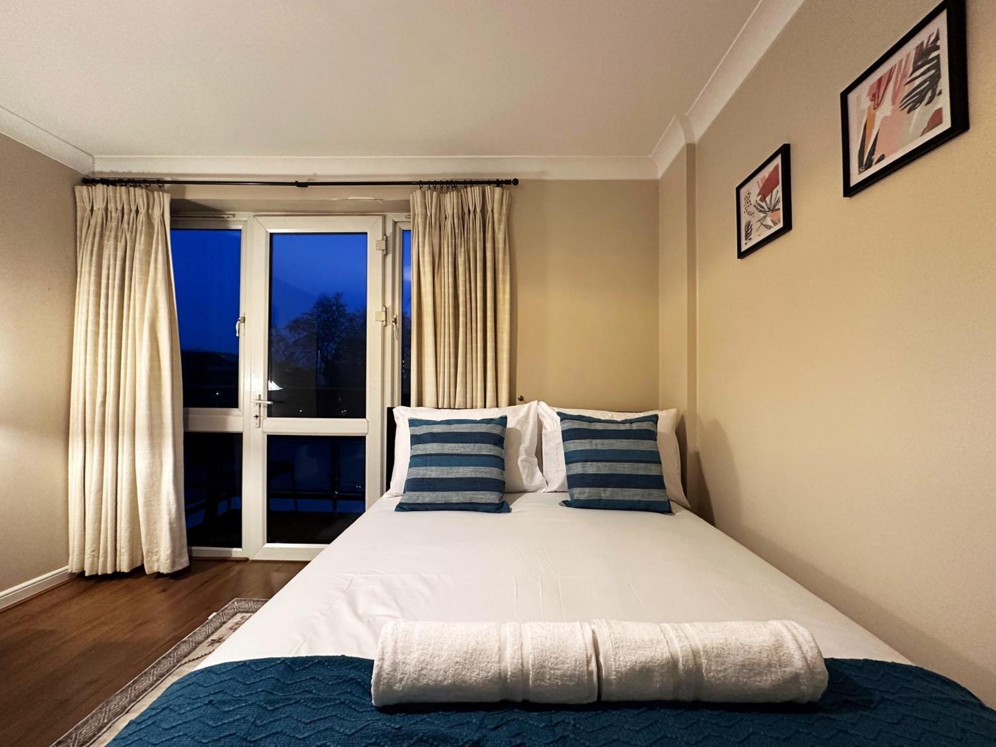 Apartamento Mia Place In Tower Hill, 2 Double Beds, Max 4 People, Free Parking Available Upon Request, Great Location *