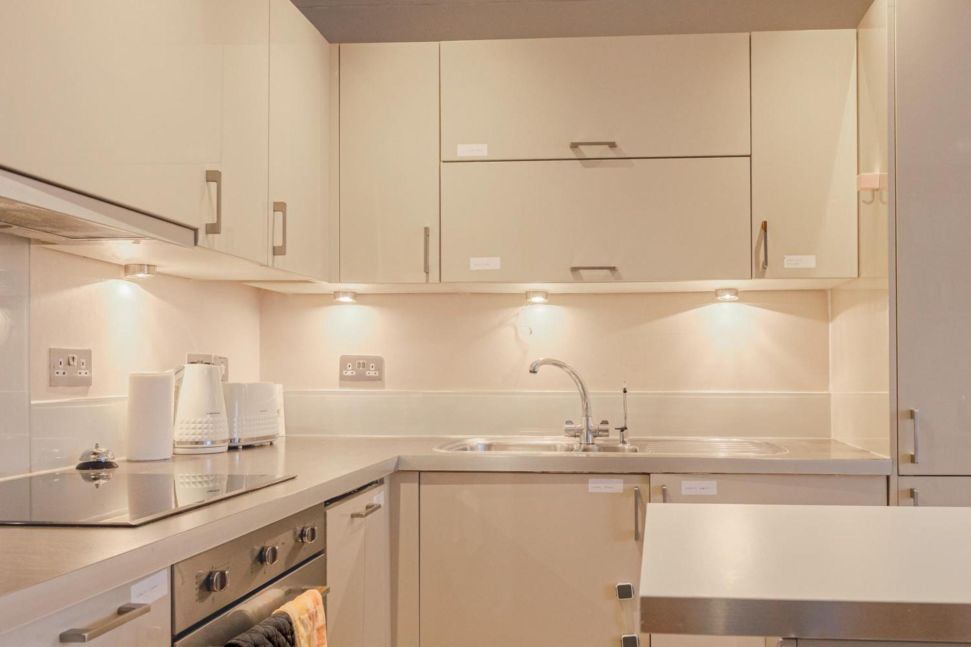 Lovely 1br Flat, 10min Langdon Park Dlr Station Londres