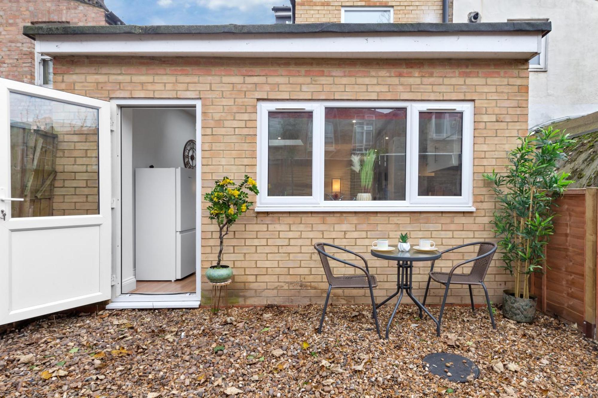 Appartement Immaculate 2-bed Flat Near London, With Garden & Parking Available- Save On Long Stays! Instant Book! Londres