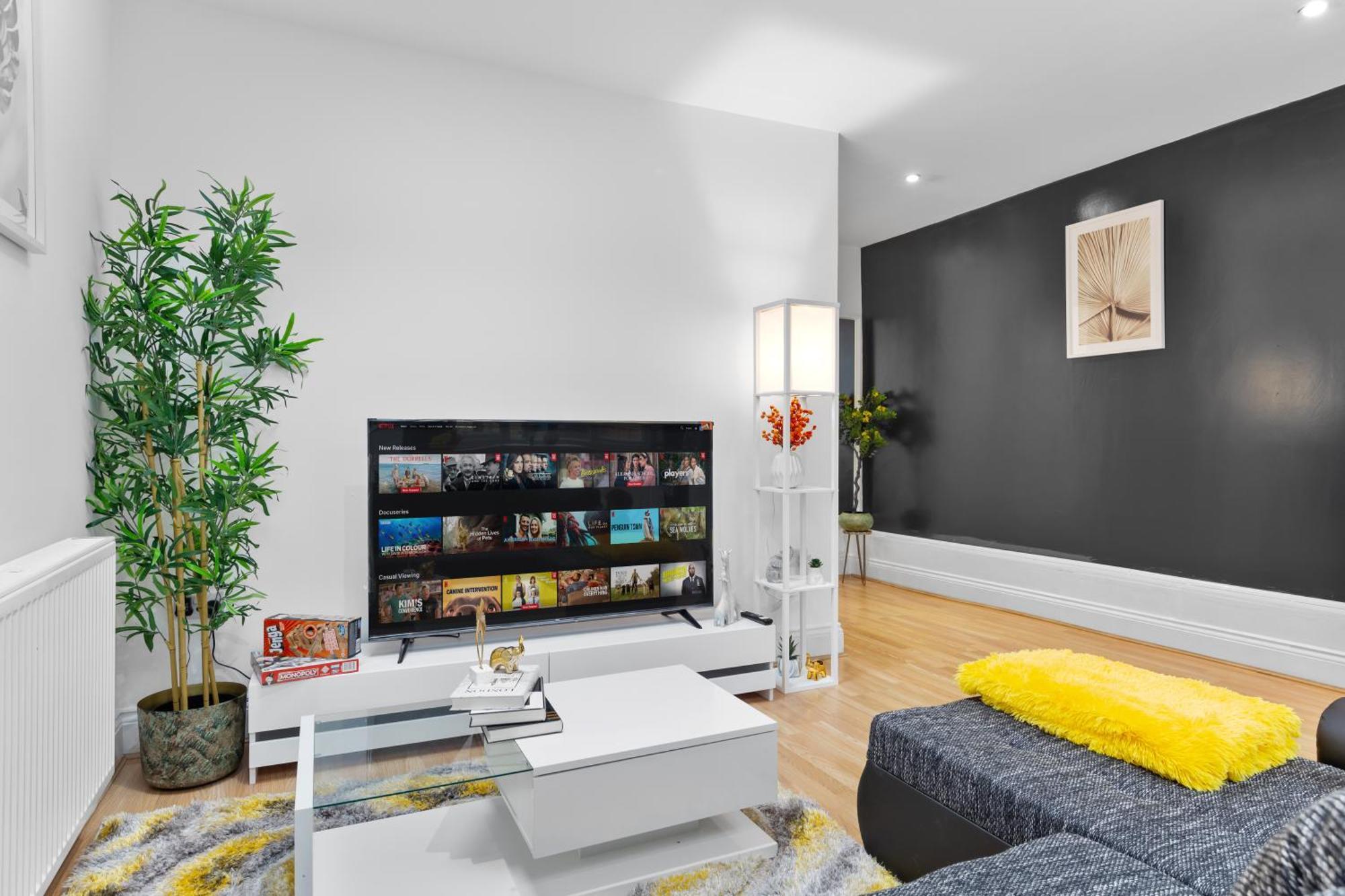 Immaculate 2-bed Flat Near London, With Garden & Parking Available- Save On Long Stays! Instant Book! * Londres