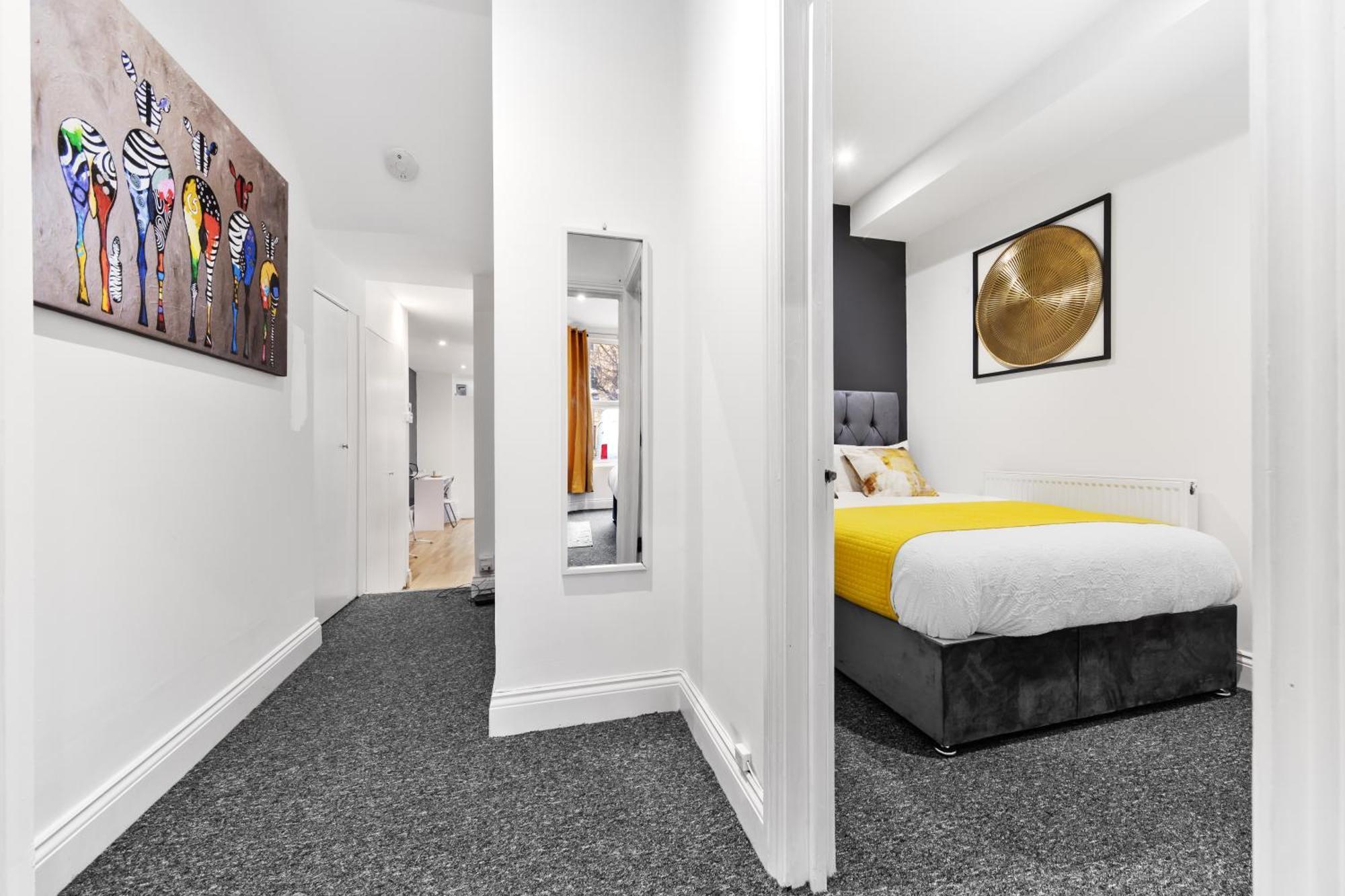 Immaculate 2-bed Flat Near London, With Garden & Parking Available- Save On Long Stays! Instant Book! * Londres