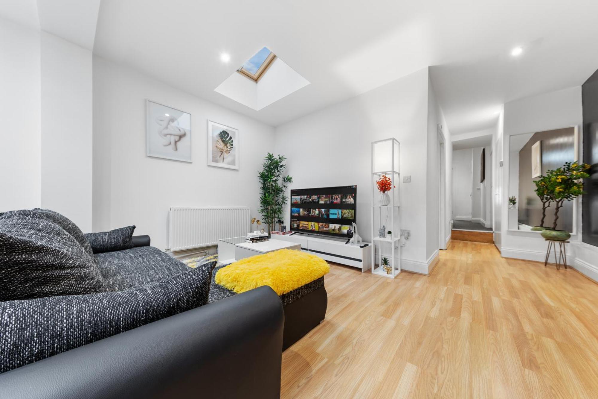 Appartement Immaculate 2-bed Flat Near London, With Garden & Parking Available- Save On Long Stays! Instant Book! Londres