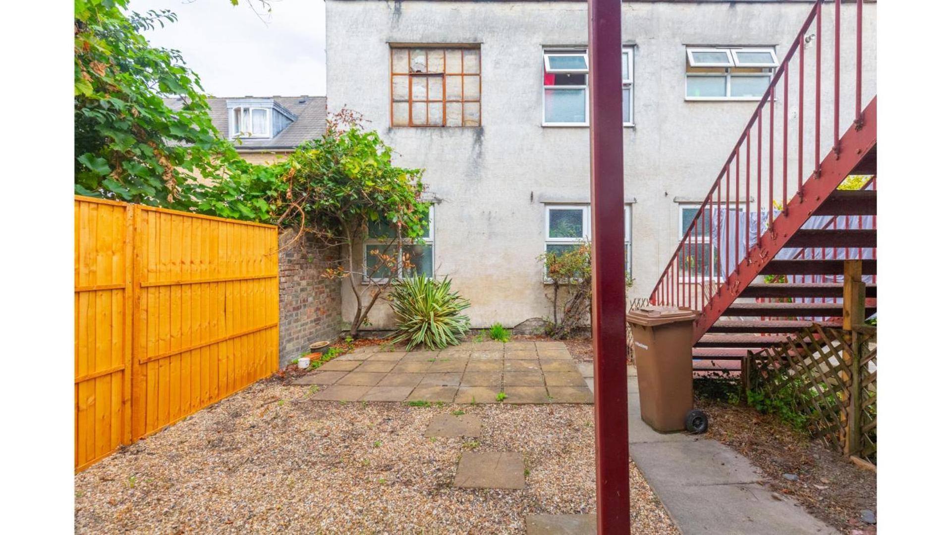 Redesigned 1bd Victorian Coach House Dalston Londres
