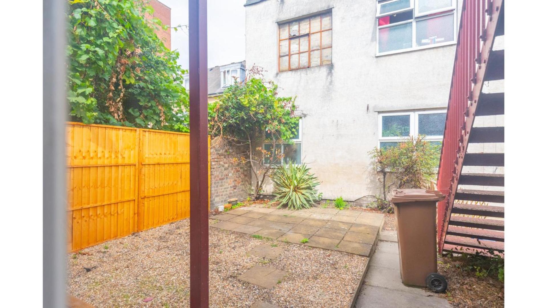 Redesigned 1bd Victorian Coach House Dalston * Londres