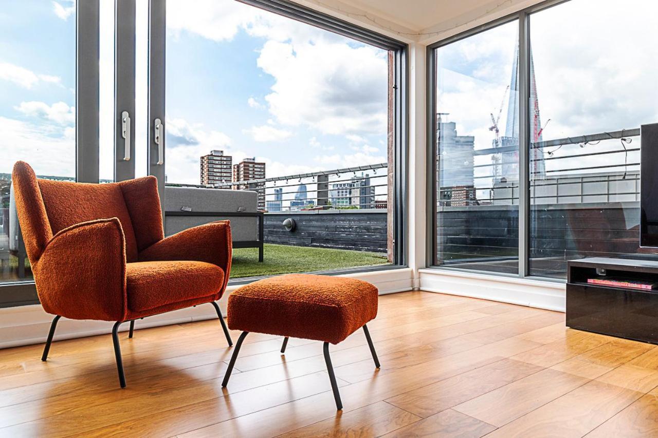 Appartement Modern Haven With Terrace View & Urban Charm *