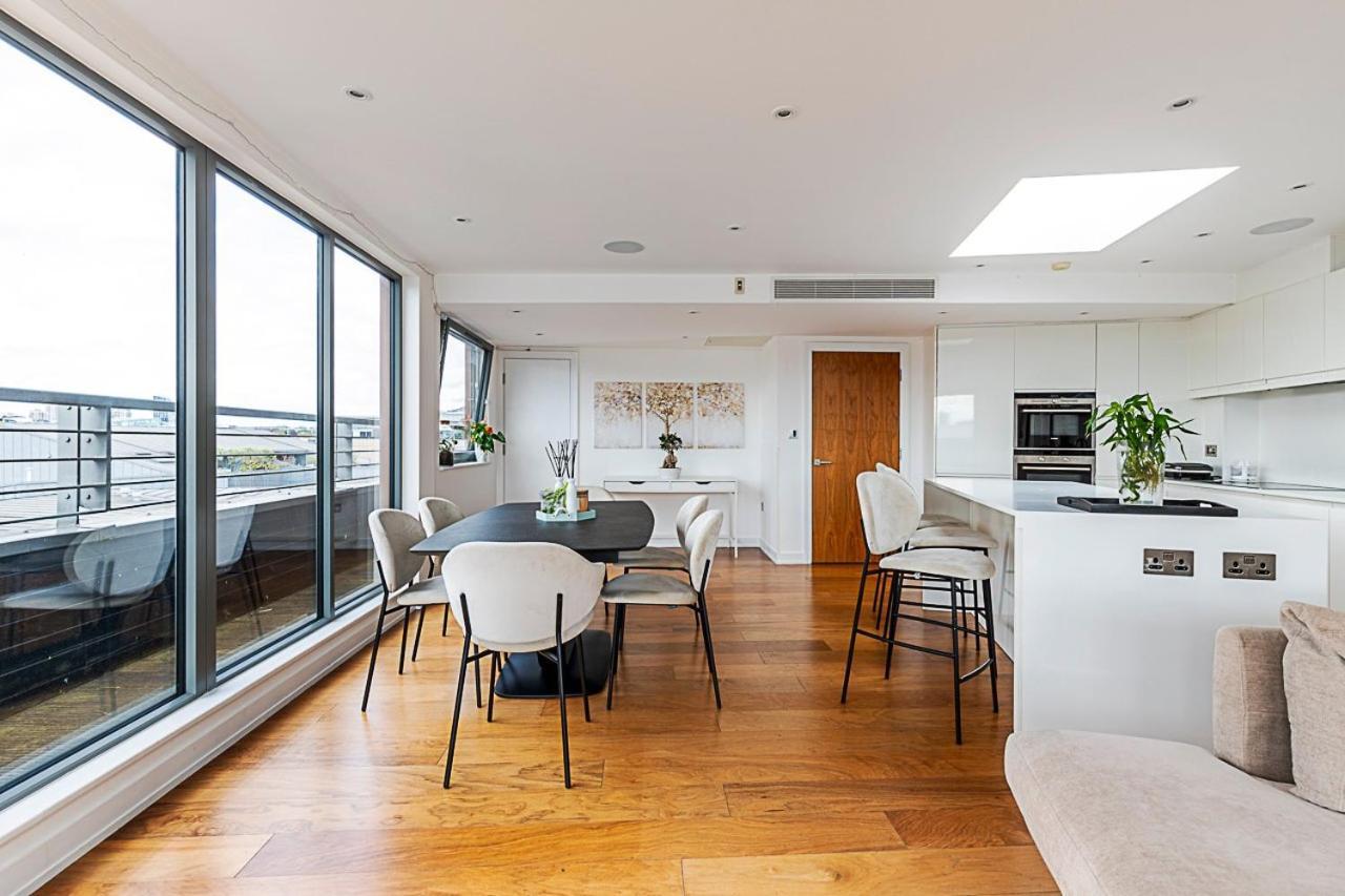 Modern Haven With Terrace View & Urban Charm * Londres