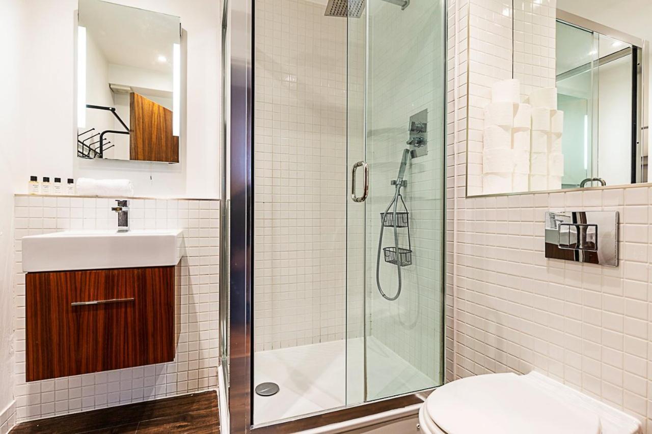 Modern Haven With Terrace View & Urban Charm Londres