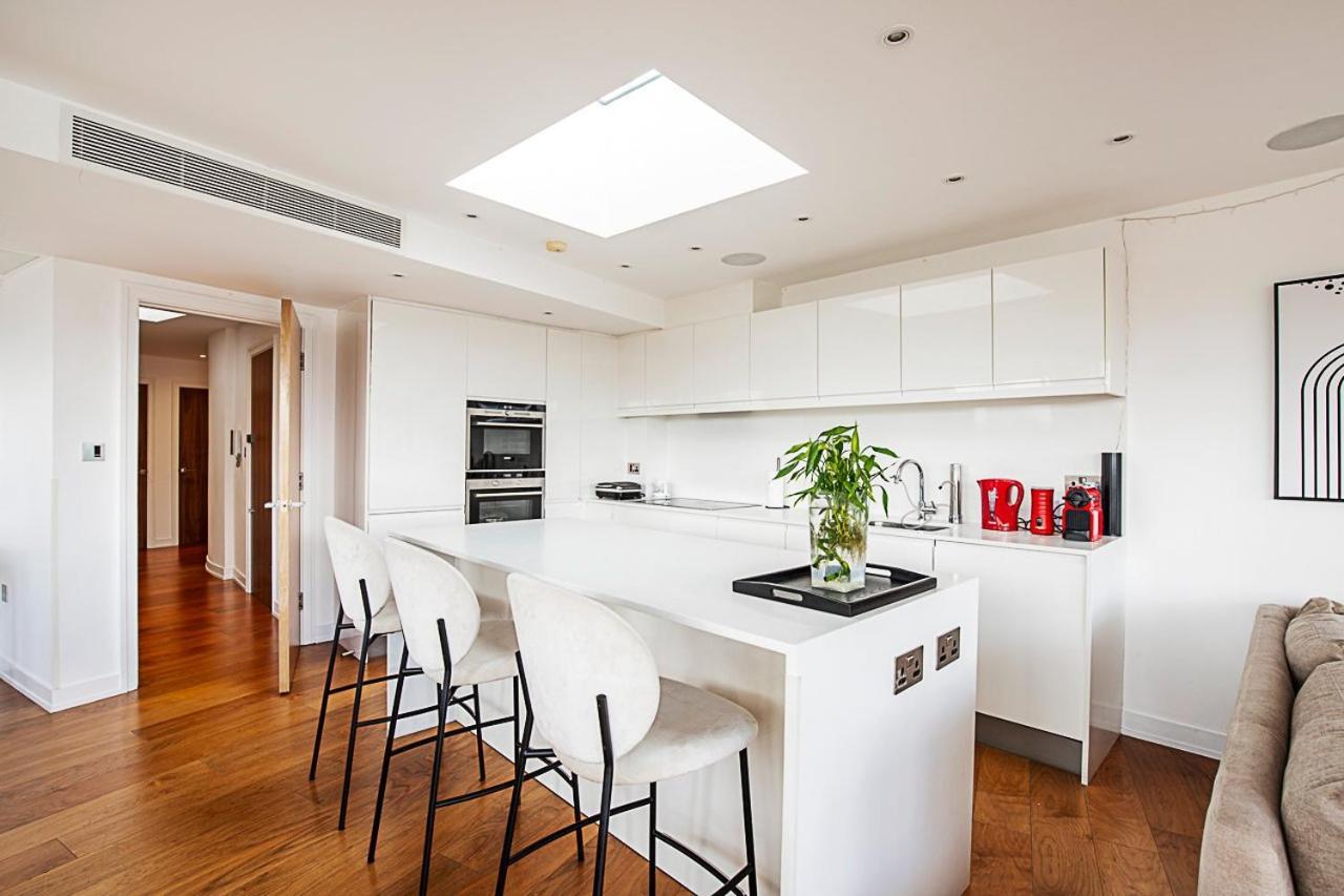 Modern Haven With Terrace View & Urban Charm * Londres