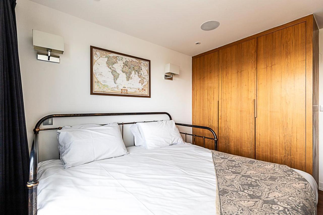 Modern Haven With Terrace View & Urban Charm Londres