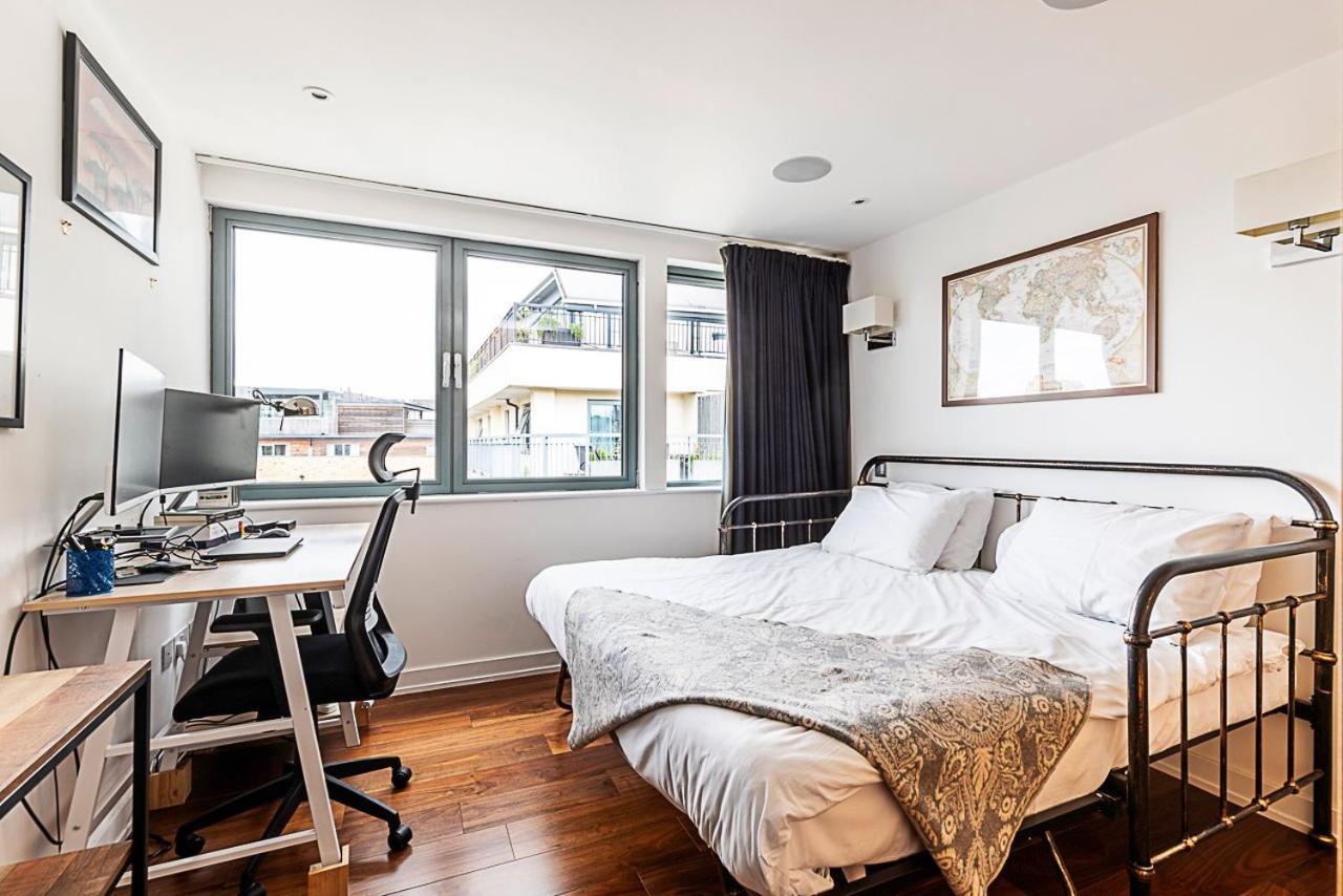 Modern Haven With Terrace View & Urban Charm * Londres
