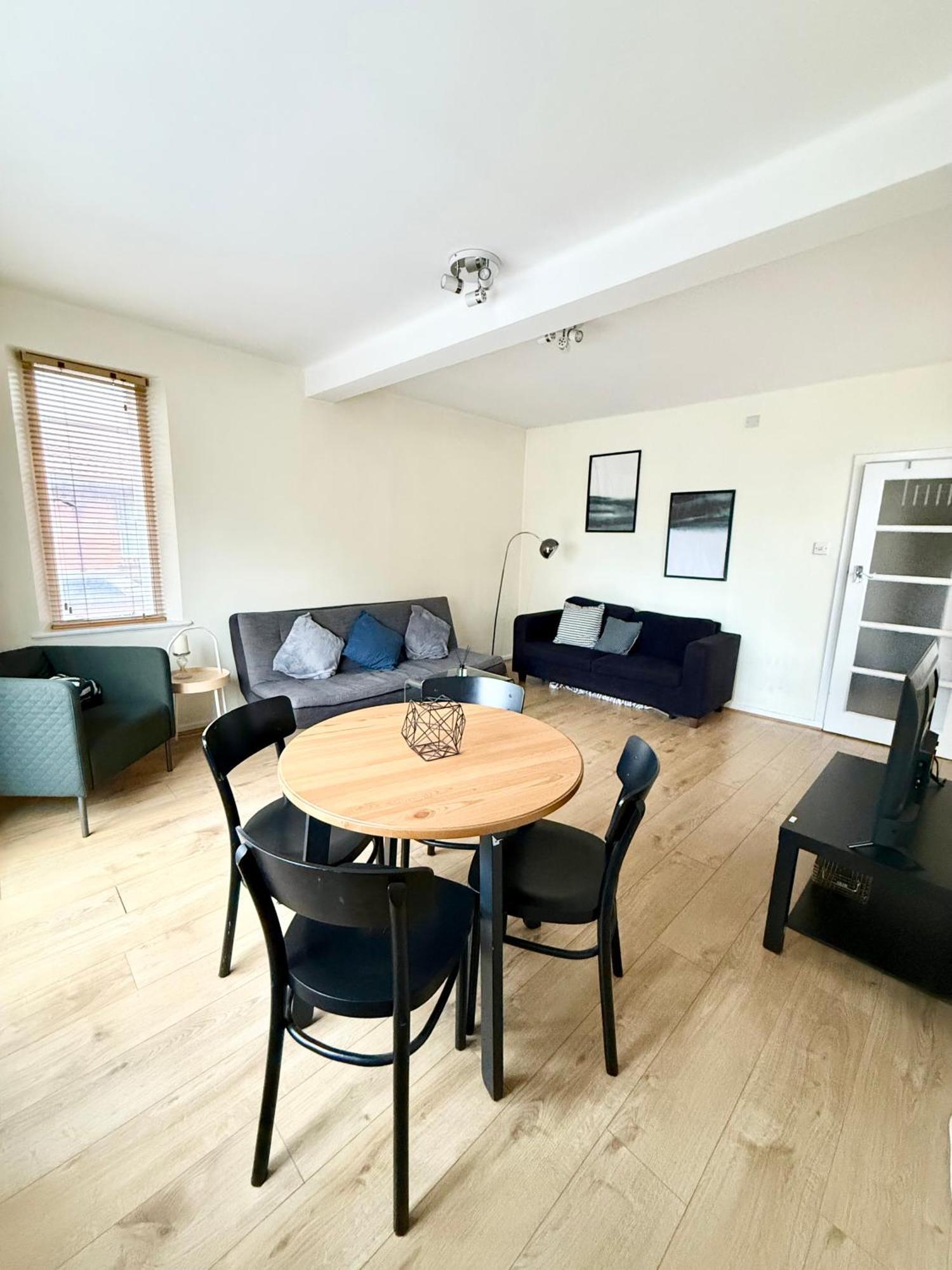 Spacious 2 Bed Flat Grade 2 Art Deco Building Londres
