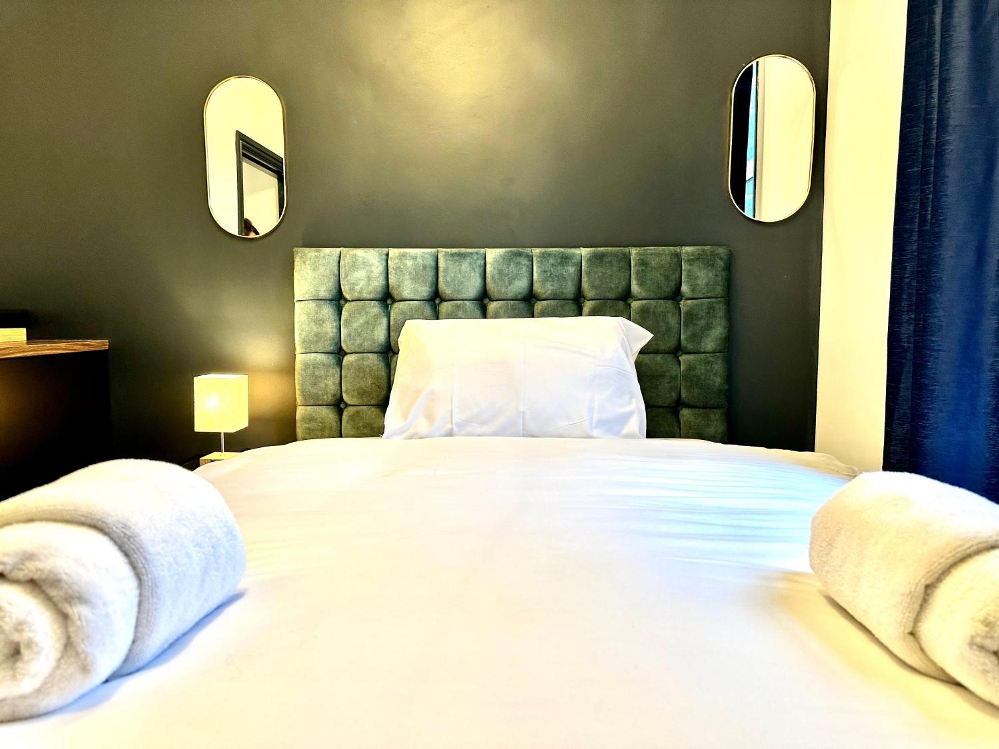 G Eighty Four Apartahotel *