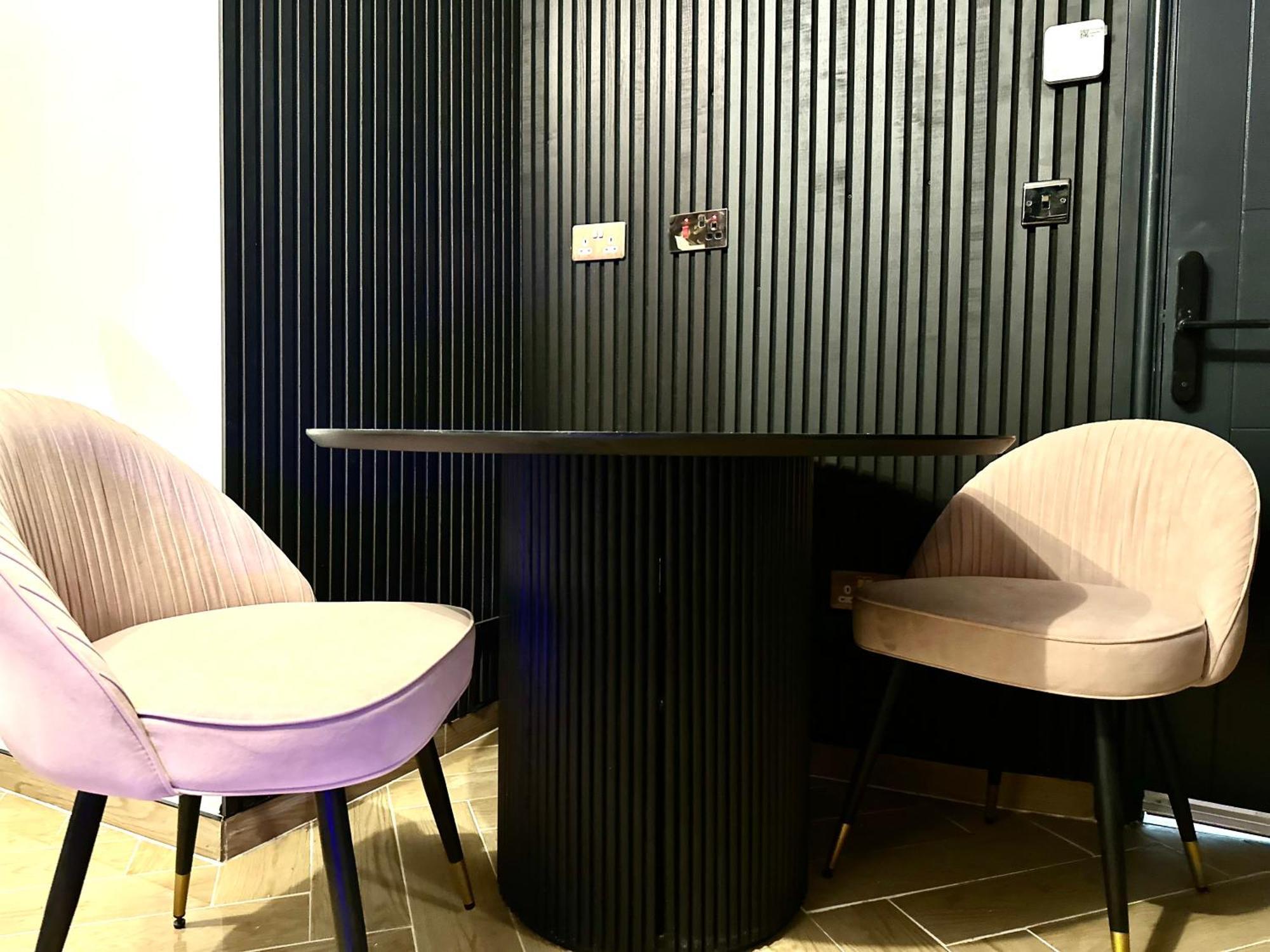 G Eighty Four Apartahotel *