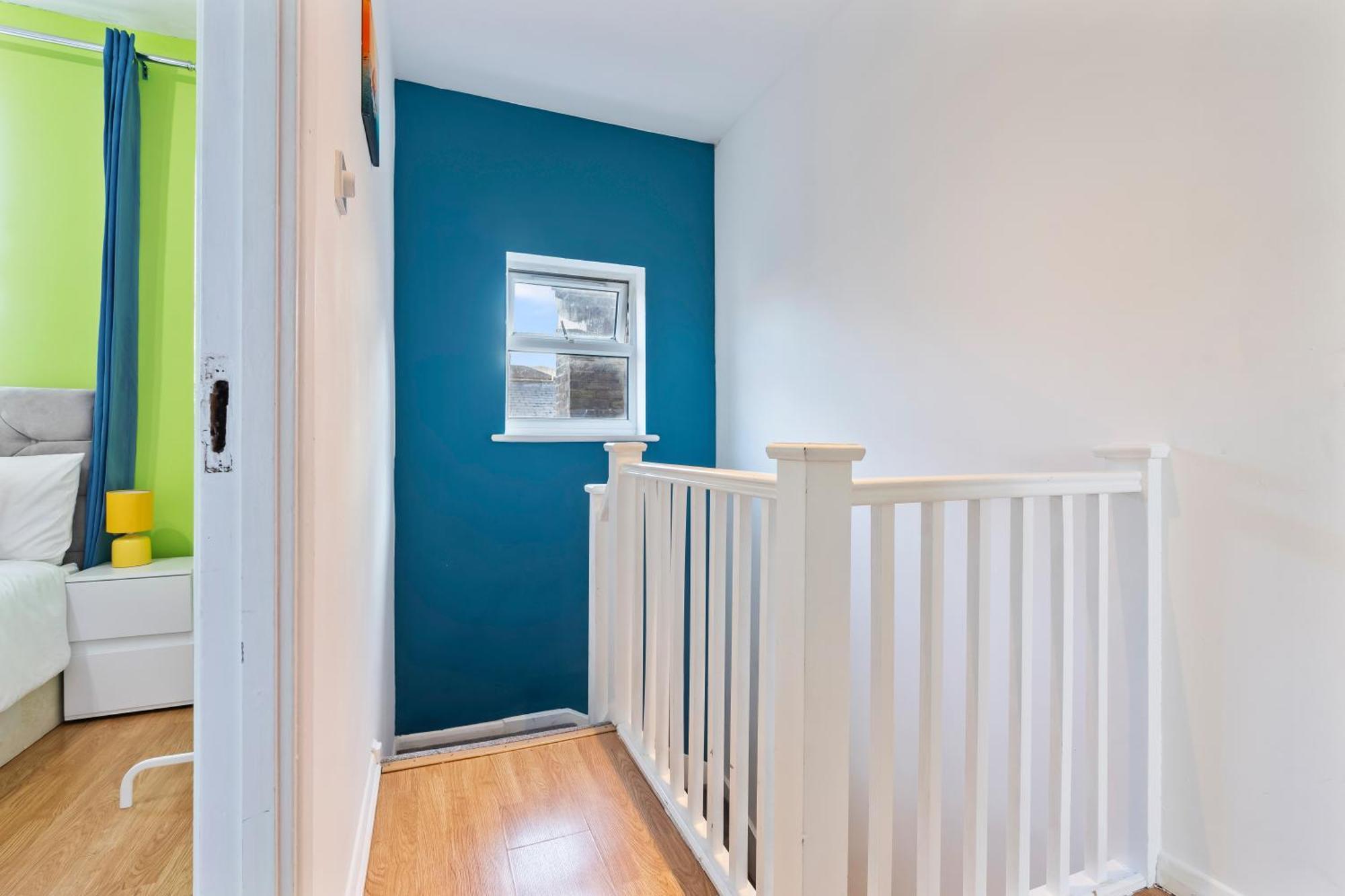 Comfy 4bed House Close To Subway Londres