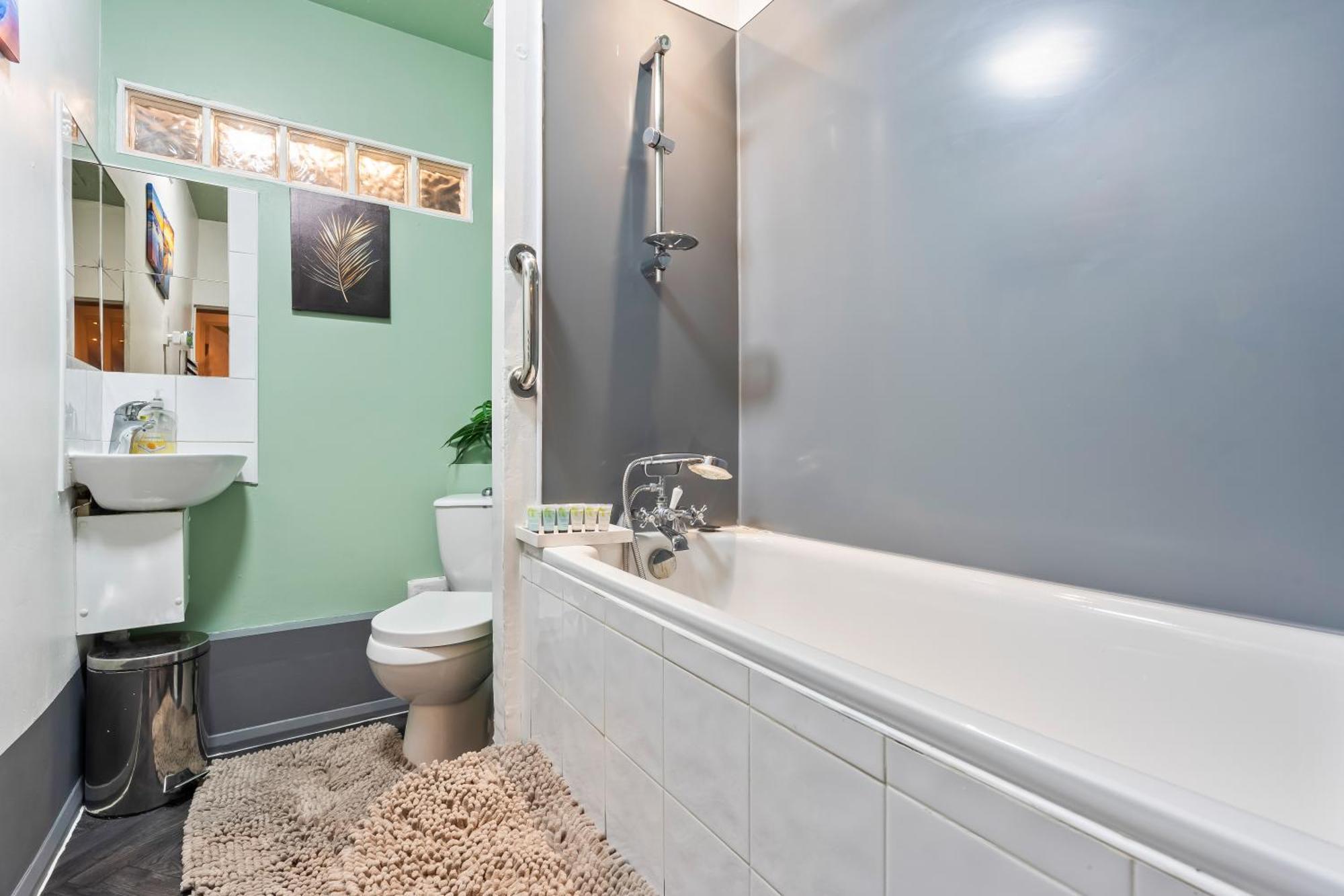 Hébergement de vacances Comfy 4bed House Close To Subway *