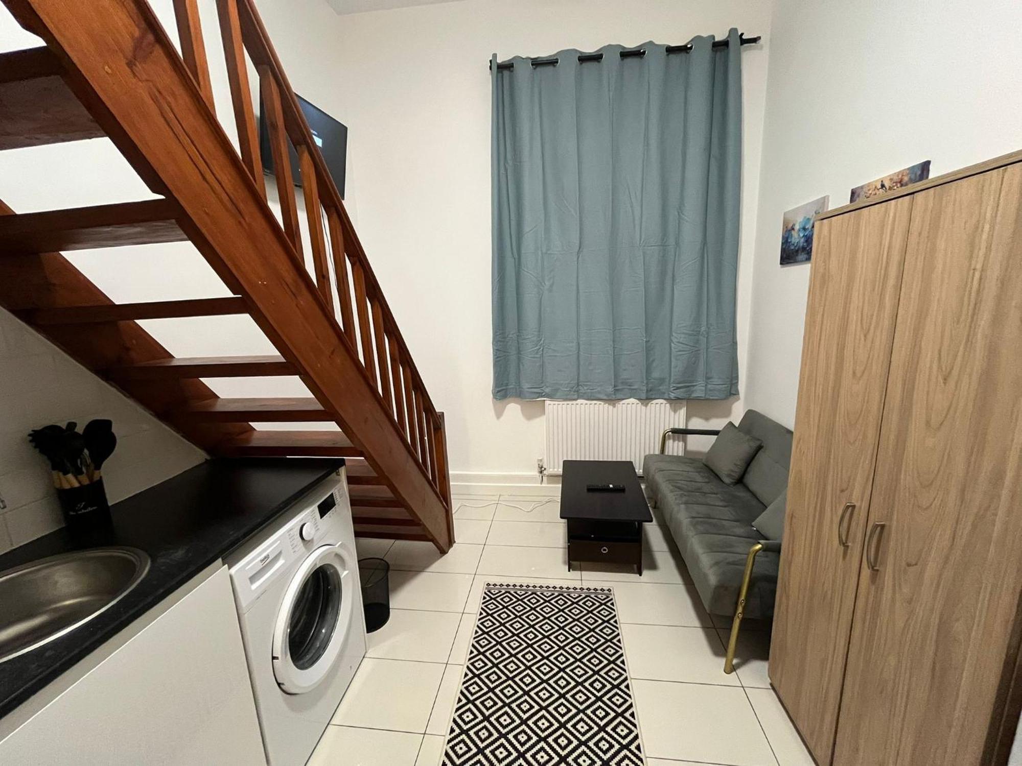 Modern Queenspark Appartement Londres