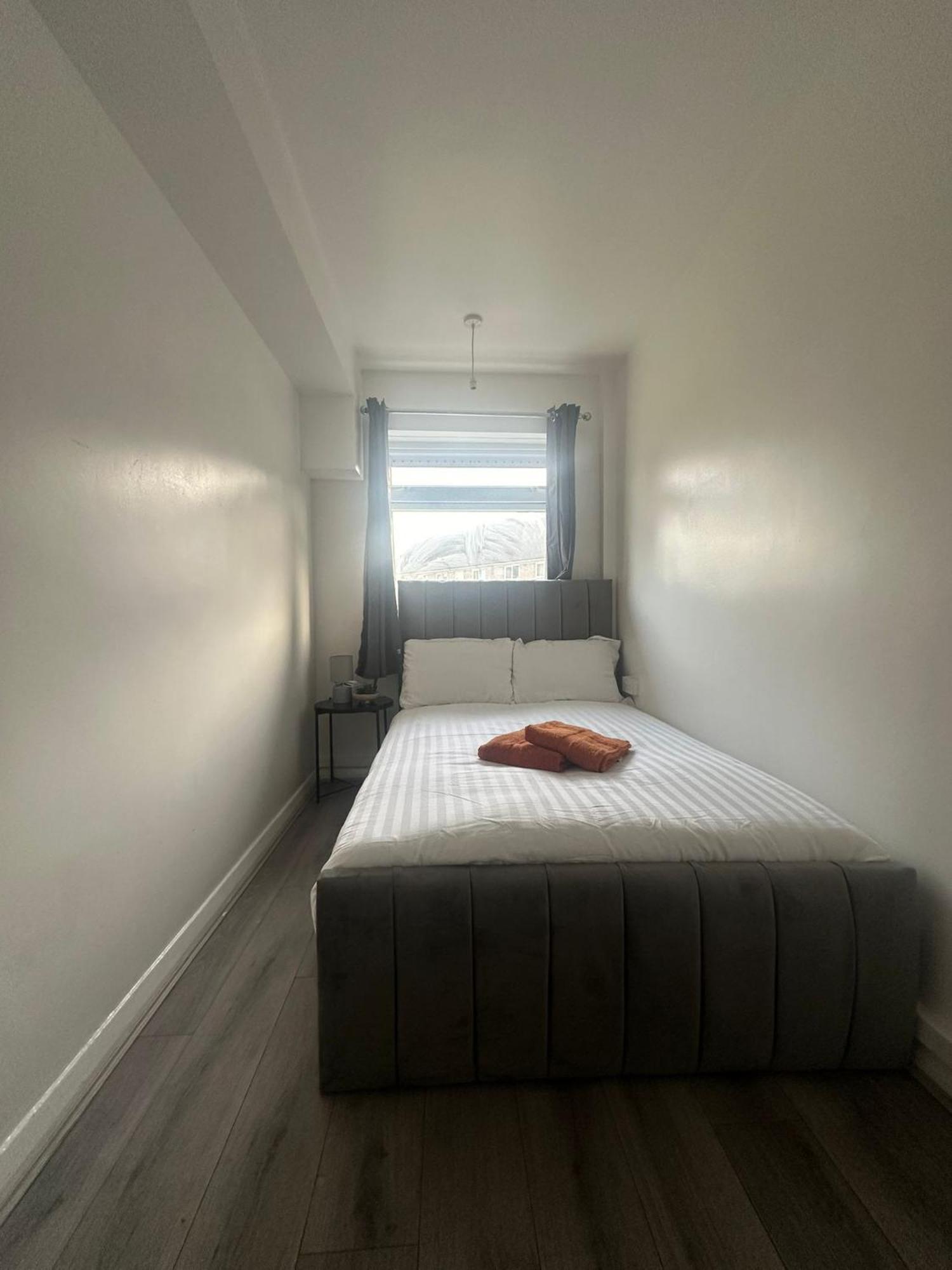 Modern In A 4 Bedroom Flat In London, Shared Bathroom! Hospedagem domiciliar