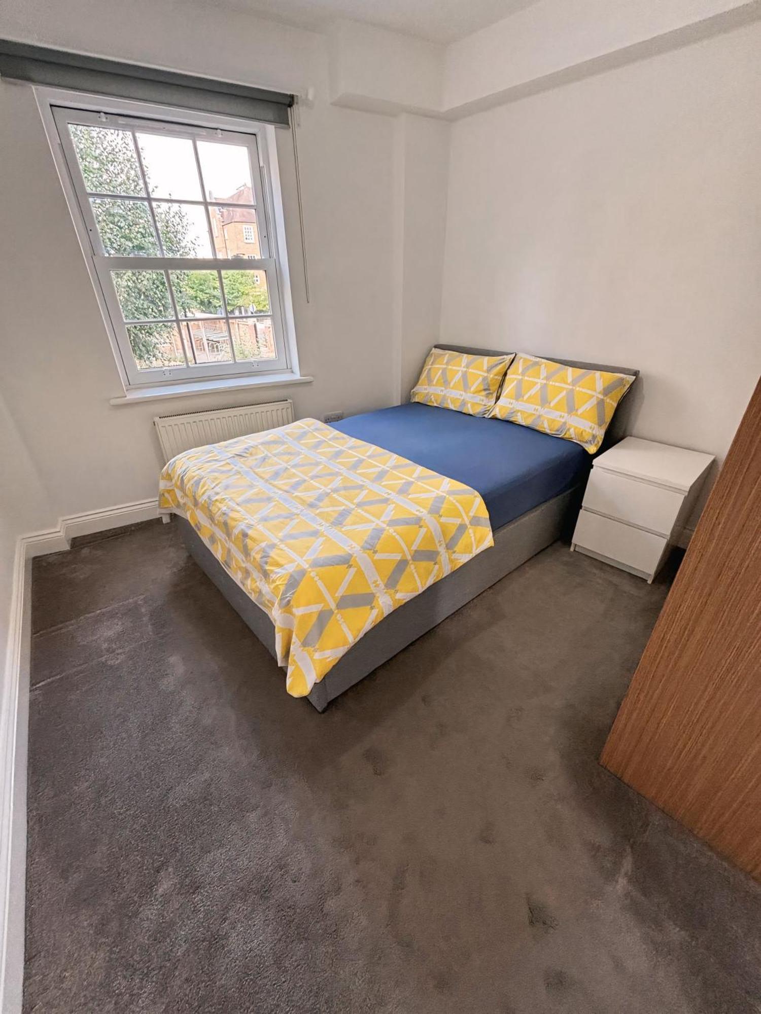 Double Bedroom In Clapham * Londen