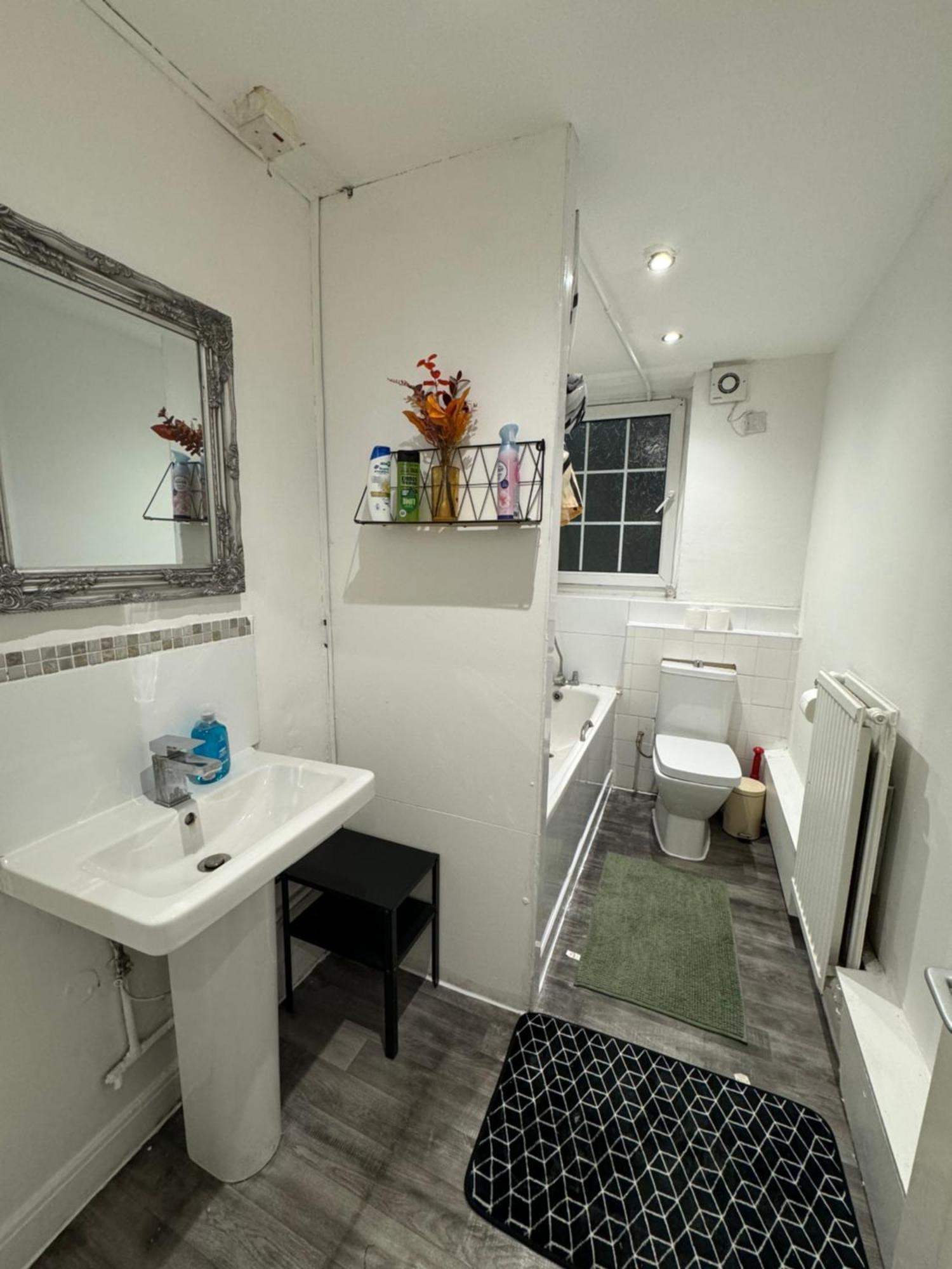 Lovely Spacious 2 Bedroom Flat In Bethnal Green, 3mins Away From Station Appartement *