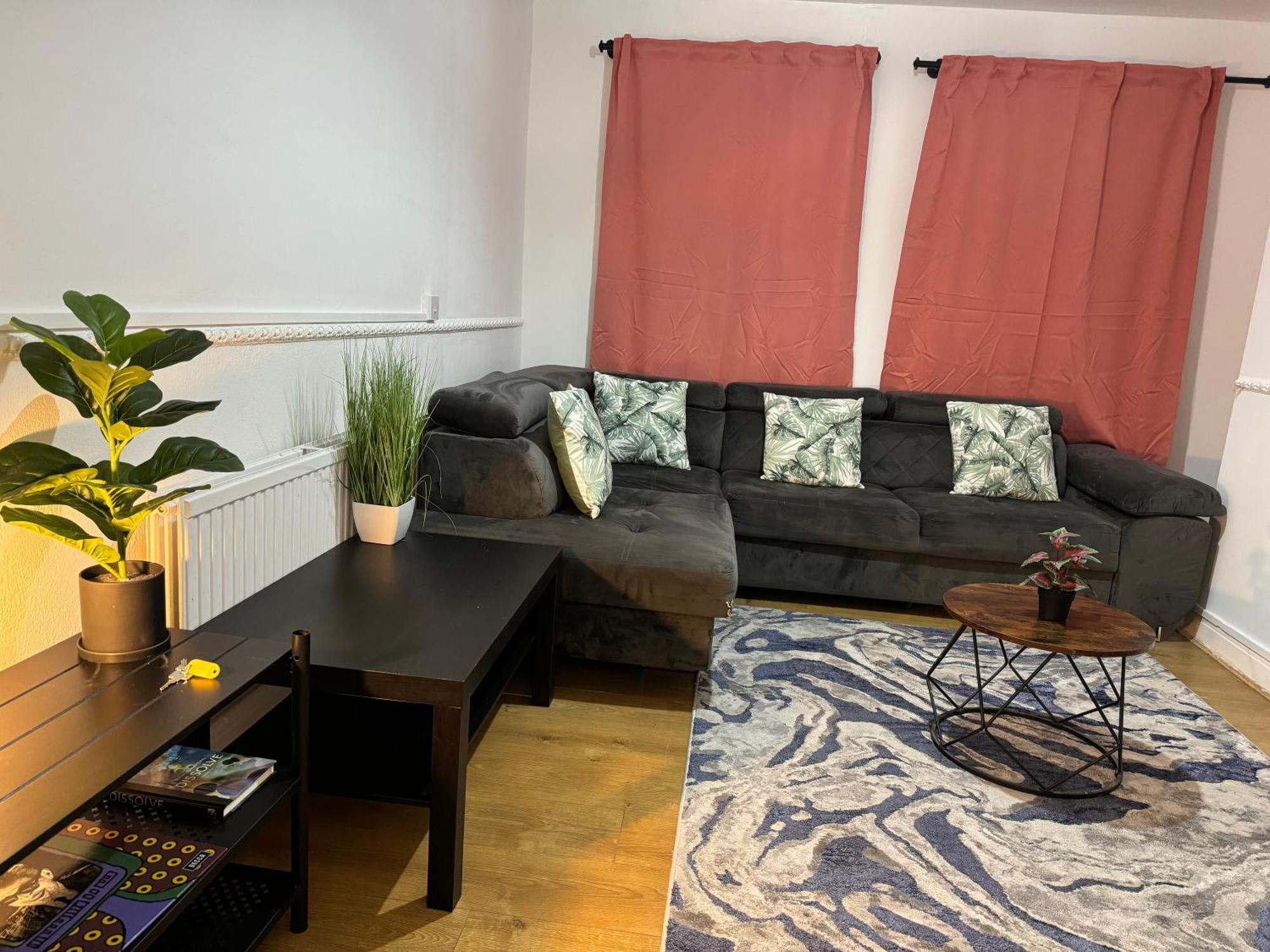 Lovely Spacious 2 Bedroom Flat In Bethnal Green, 3mins Away From Station *