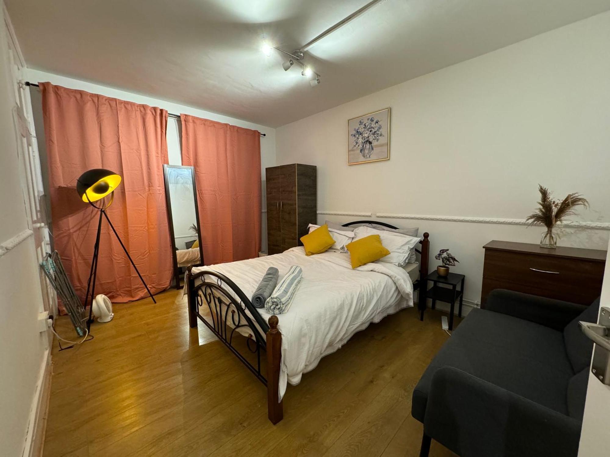 Lovely Spacious 2 Bedroom Flat In Bethnal Green, 3mins Away From Station Londres