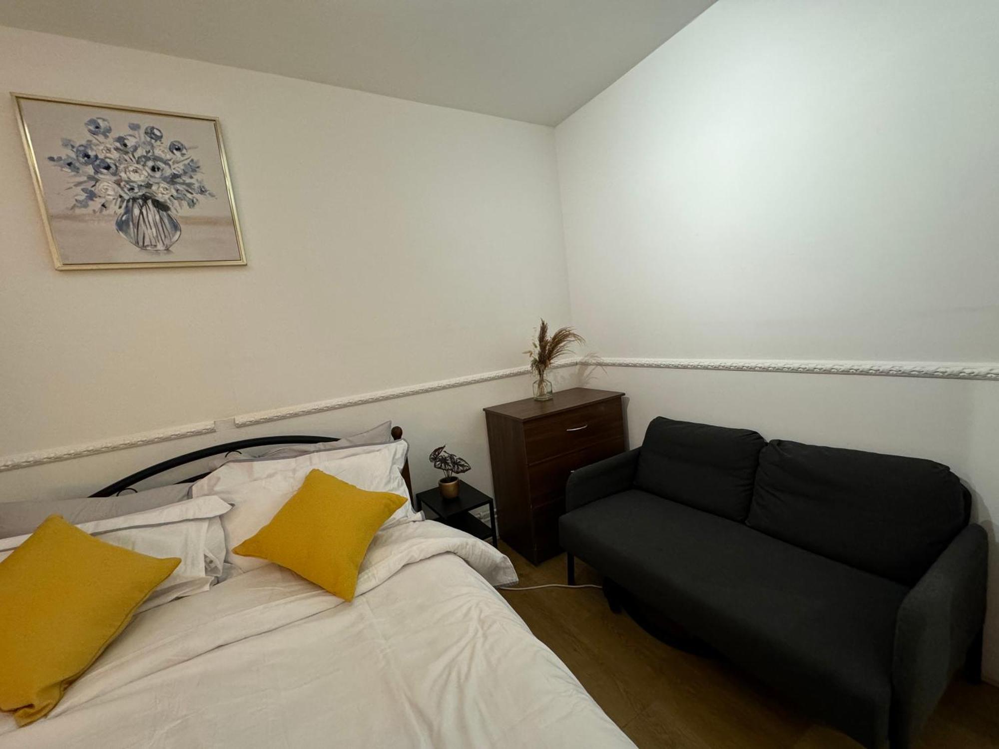 Lovely Spacious 2 Bedroom Flat In Bethnal Green, 3mins Away From Station *