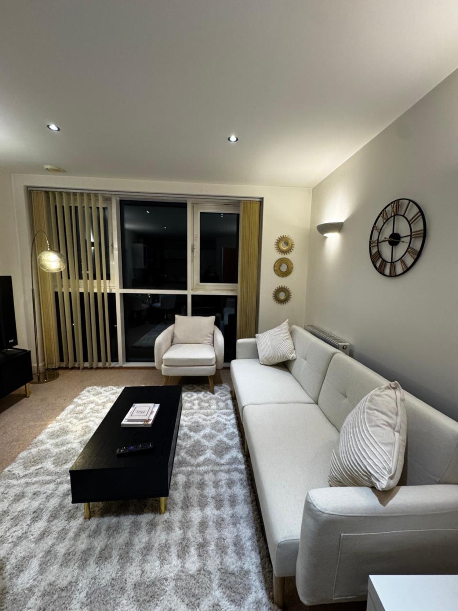 Entire Flat Excel, Ifs Clouds, O2 Arena, Airport Londres
