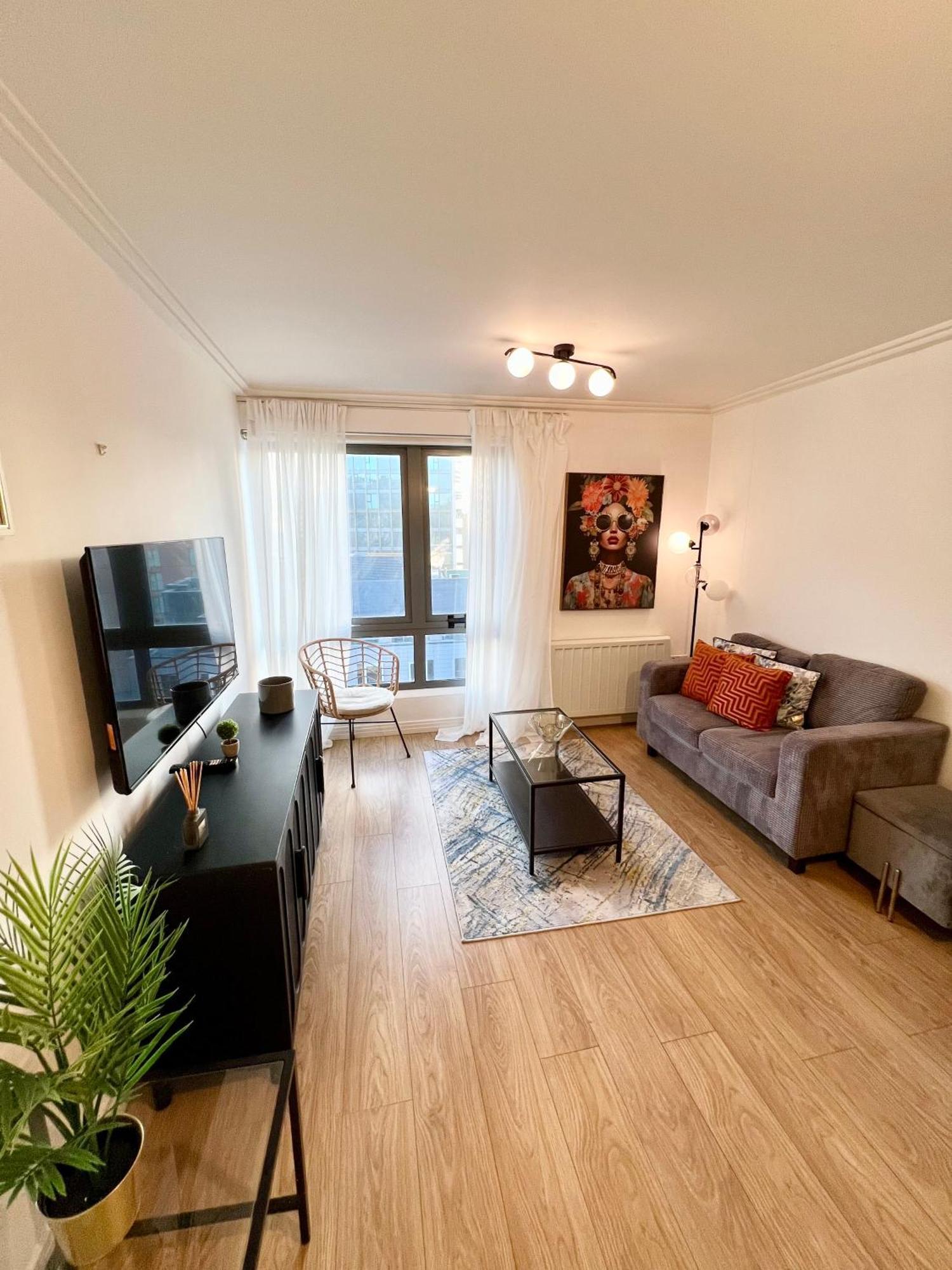 Appartement Spacious One Bedroom Flat Opposite Station