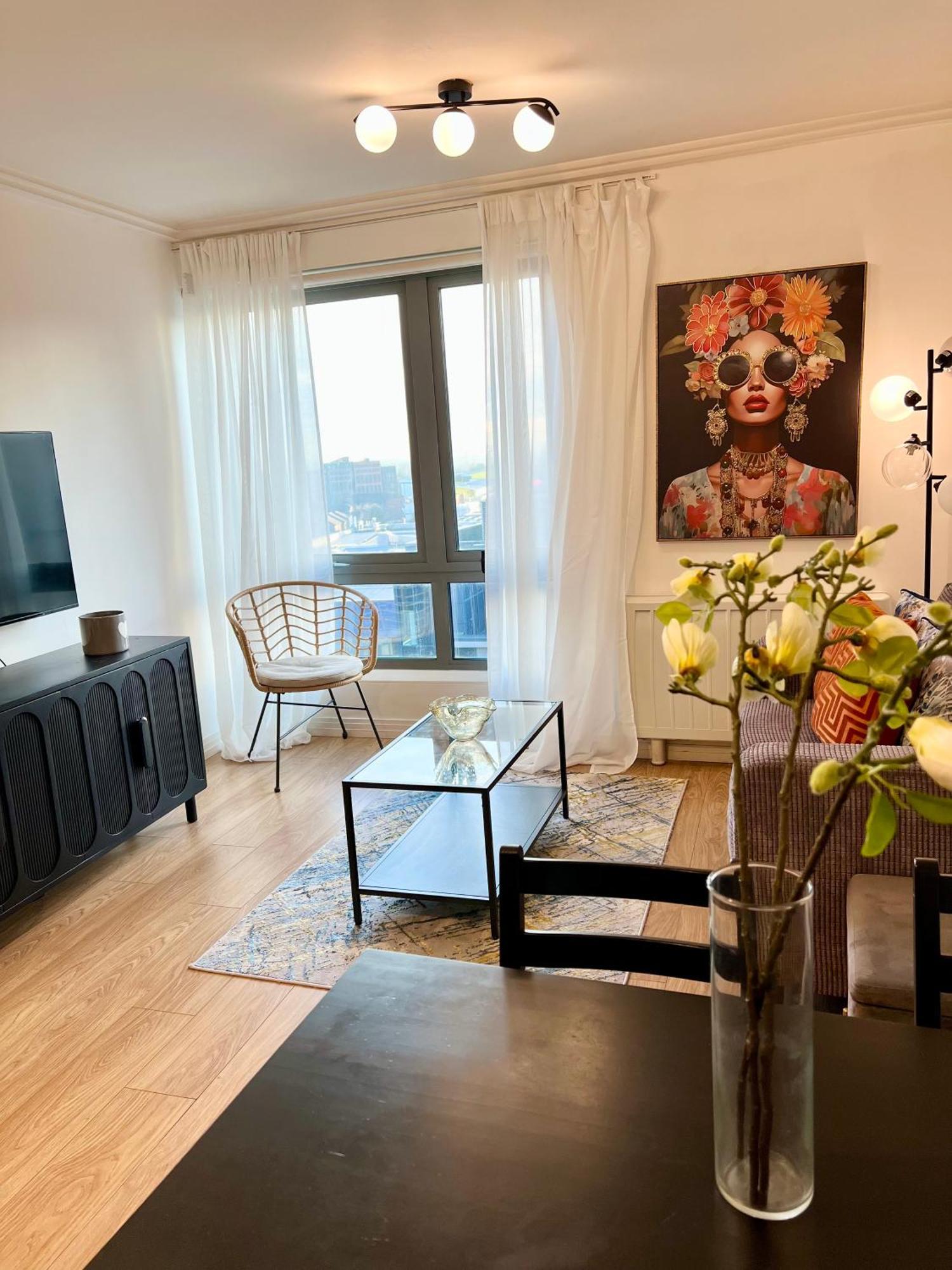 Spacious One Bedroom Flat Opposite Station Appartement Londres
