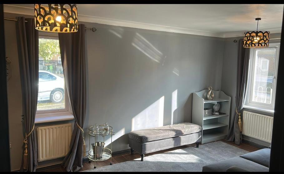 Cosy 2 Bed East *