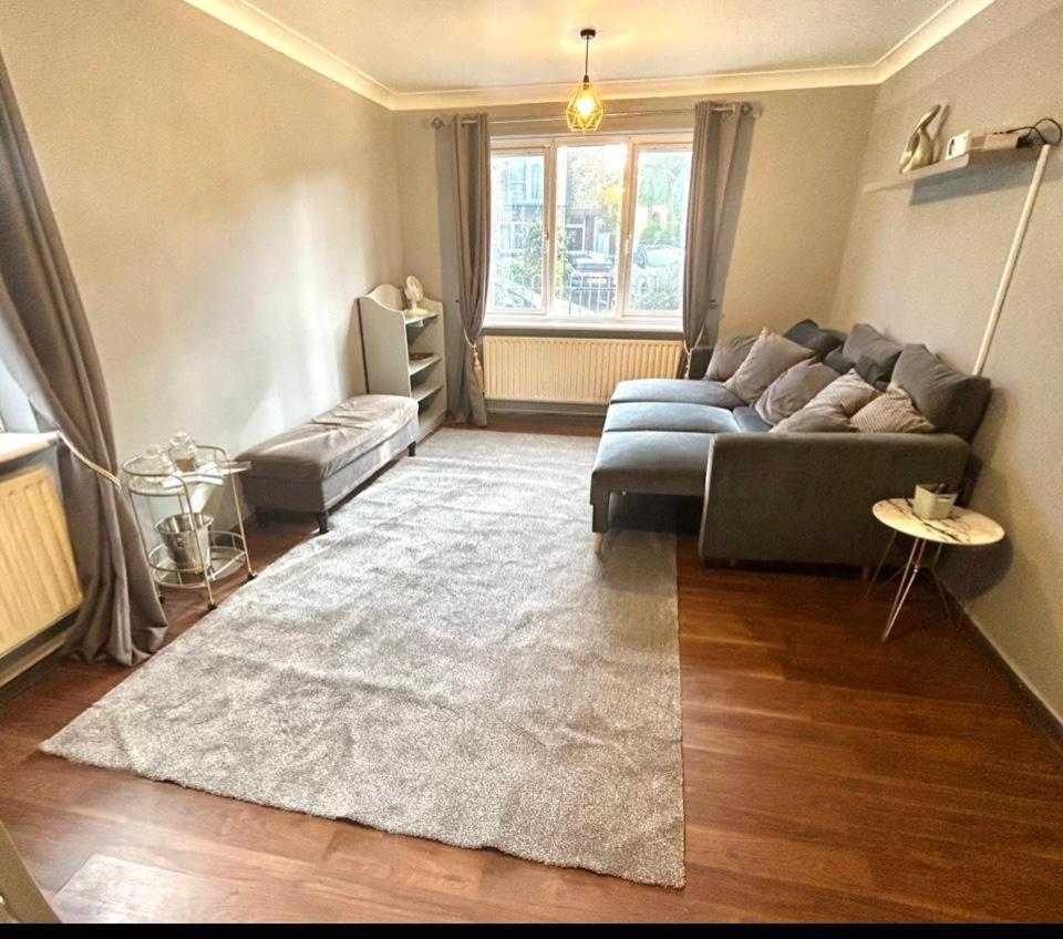 Cosy 2 Bed East Appartement