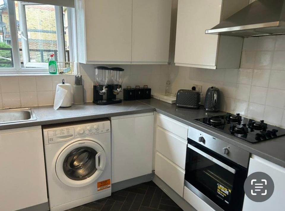 Cosy 2 Bed East Appartement