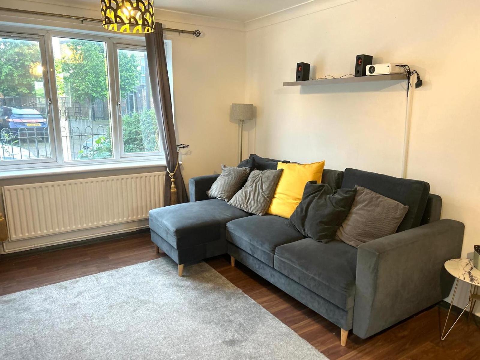 Cosy 2 Bed East Appartement