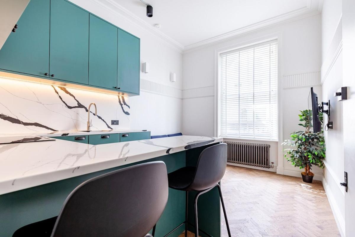 Apartment 2 Bedroom Near Victoria Station - 3 London